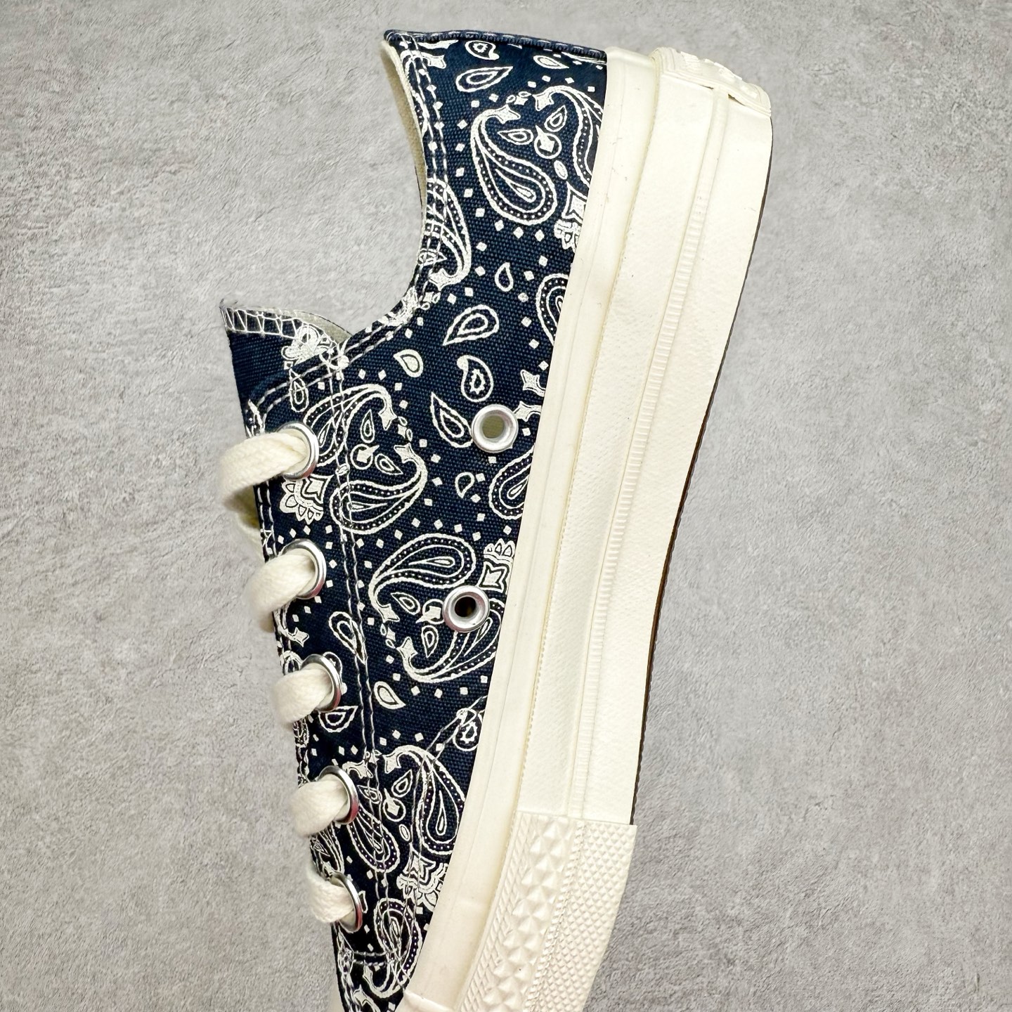 图片[7]-Converse 1970s 腰果花系列 匡威新款 复古回潮 经典70s鞋型加持帆布鞋身 搭配腰果花元素 自带复古氛围感 日系风拉满 货号：A15751C 蓝色 货号：A15752C 白色 尺码：35 36 36.5 37 37.5 38 39 39.5 40 41 41.5 42 42.5 43 44-选品中心