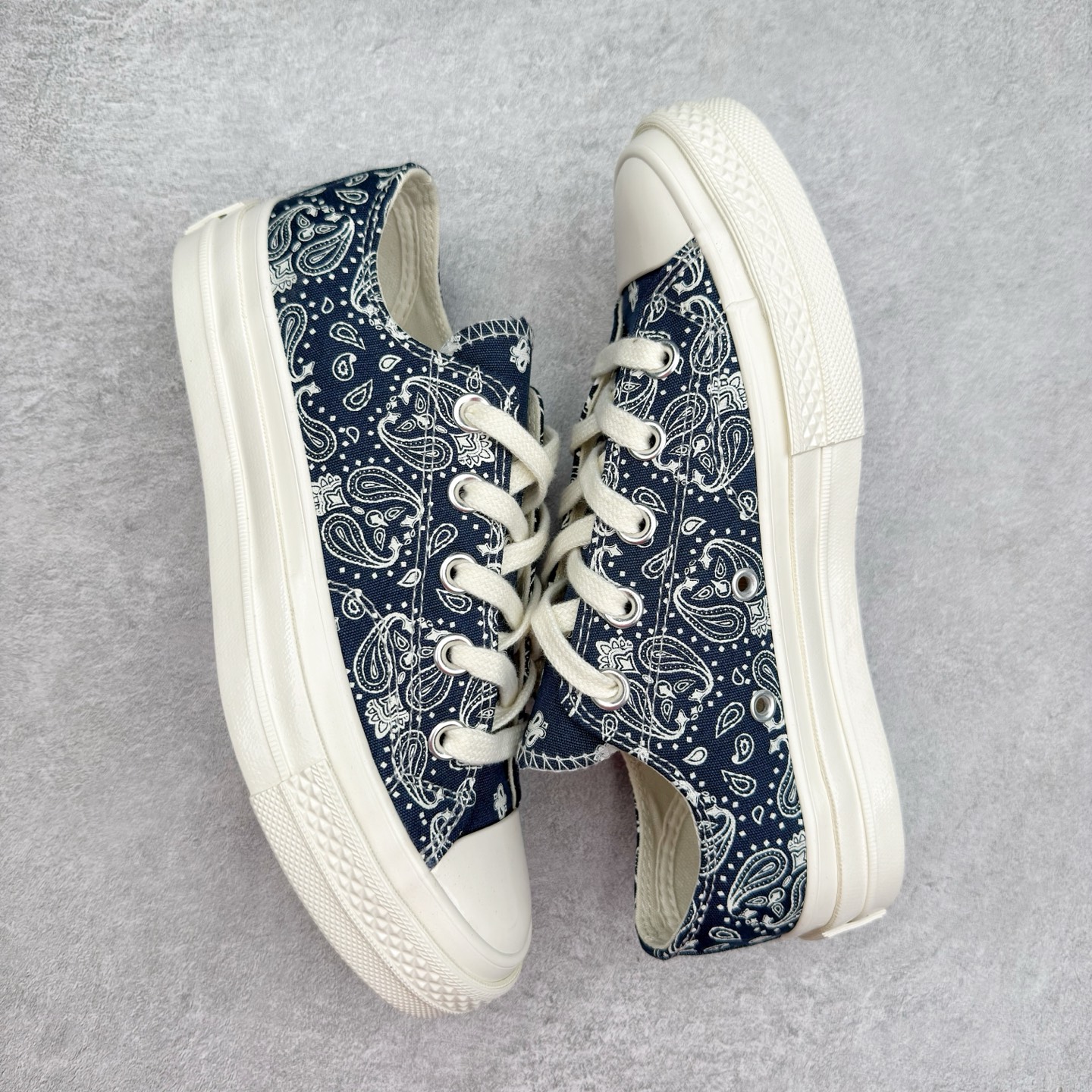 图片[3]-Converse 1970s 腰果花系列 匡威新款 复古回潮 经典70s鞋型加持帆布鞋身 搭配腰果花元素 自带复古氛围感 日系风拉满 货号：A15751C 蓝色 货号：A15752C 白色 尺码：35 36 36.5 37 37.5 38 39 39.5 40 41 41.5 42 42.5 43 44-选品中心