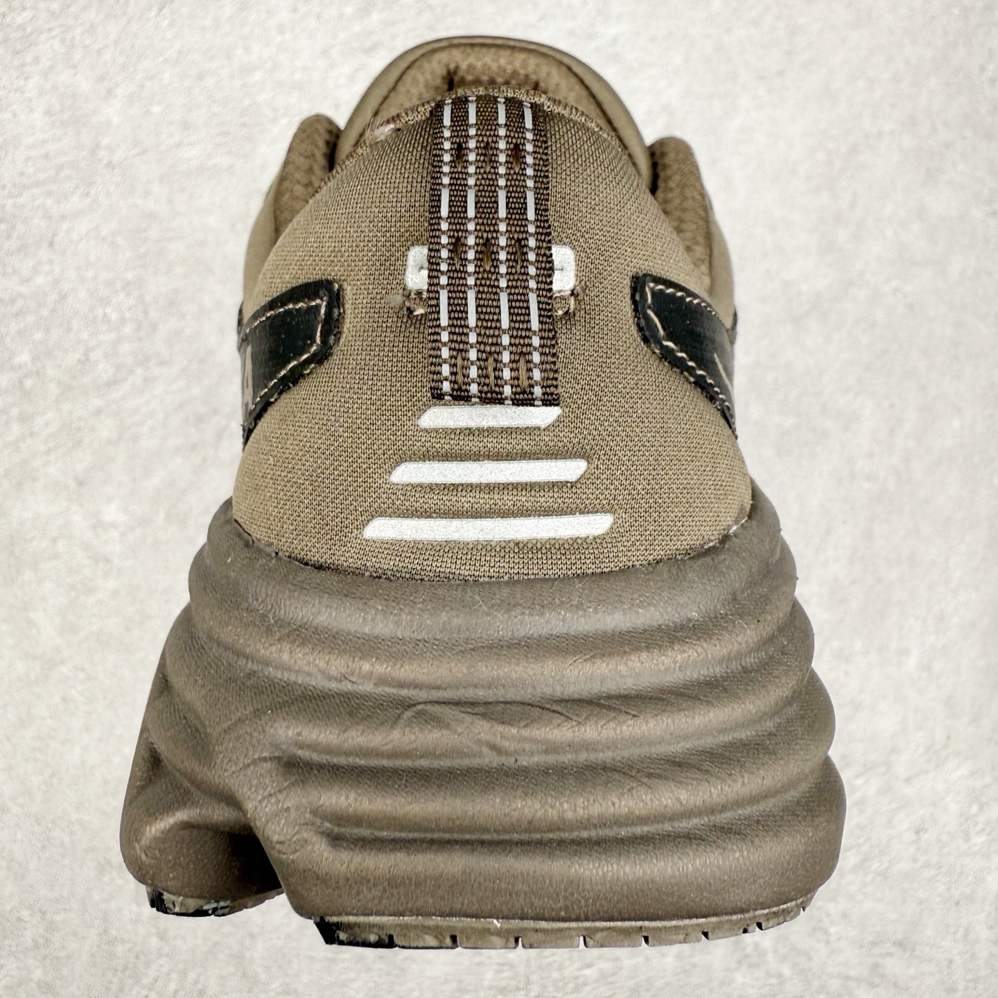 图片[8]-HOKA ONE ONE Bondi 8 邦代八代缓震网面耐磨低帮跑步鞋 原始的 Bondi 缓震和线条在这里 提供该特许经营权众所周知的柔软、平衡的乘坐体验 Bondi 使用加长的摇杆微调几何形状 以获得更大的加速度 同时由于采用碳纤维板 还可以提供更平稳的脚趾离地 尺码：36 36.5 37.5 38 38.5 39 40 40.5 41 42 42.5 43 44 44.5 45-选品中心