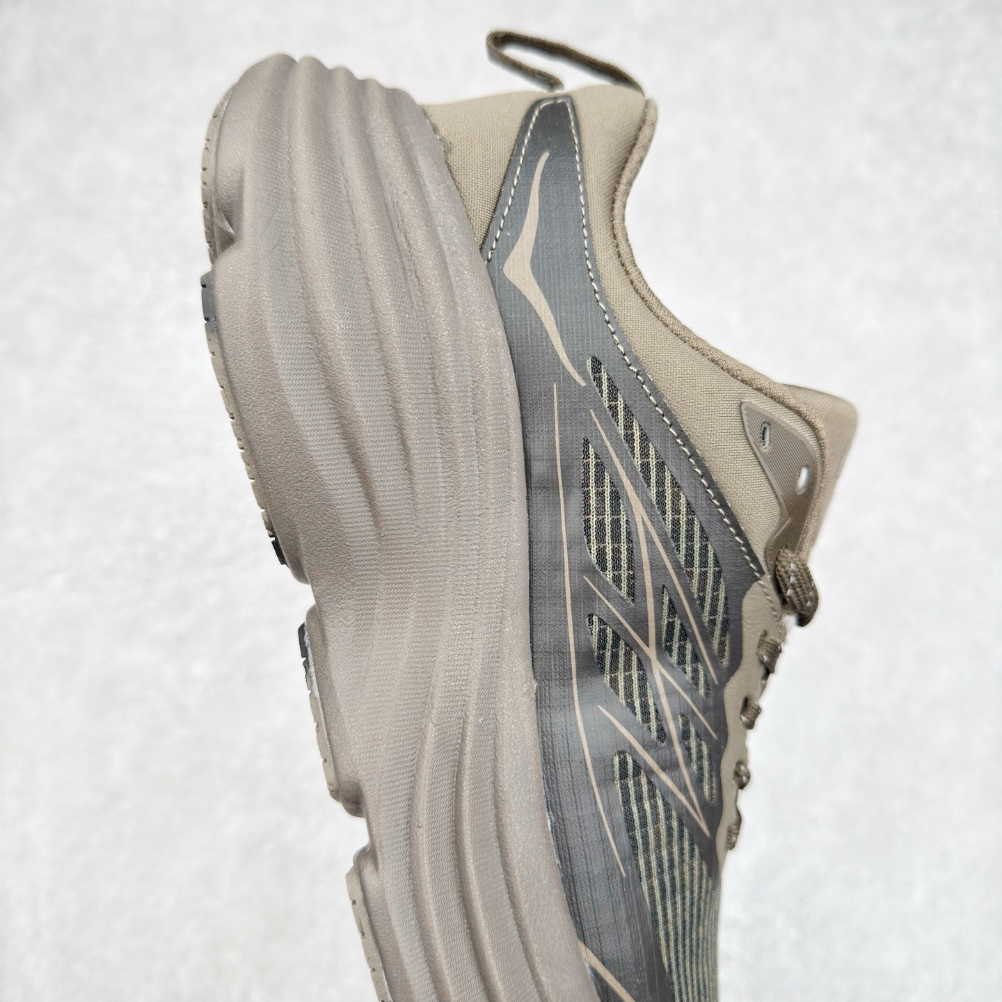 图片[6]-HOKA ONE ONE Bondi 8 邦代八代缓震网面耐磨低帮跑步鞋 原始的 Bondi 缓震和线条在这里 提供该特许经营权众所周知的柔软、平衡的乘坐体验 Bondi 使用加长的摇杆微调几何形状 以获得更大的加速度 同时由于采用碳纤维板 还可以提供更平稳的脚趾离地 尺码：36 36.5 37.5 38 38.5 39 40 40.5 41 42 42.5 43 44 44.5 45-选品中心