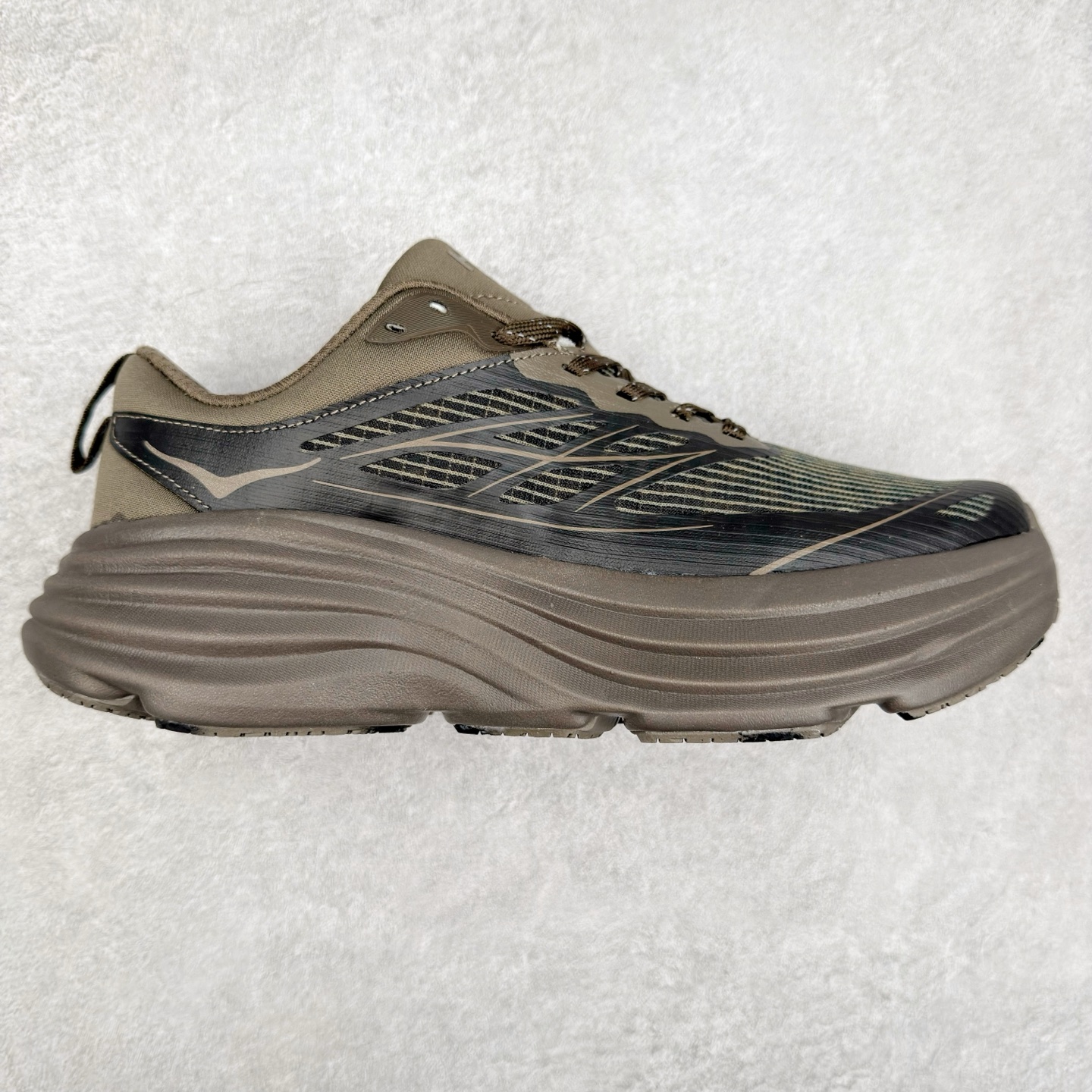 HOKA ONE ONE Bondi 8 邦代八代缓震网面耐磨低帮跑步鞋 原始的 Bondi 缓震和线条在这里 提供该特许经营权众所周知的柔软、平衡的乘坐体验 Bondi 使用加长的摇杆微调几何形状 以获得更大的加速度 同时由于采用碳纤维板 还可以提供更平稳的脚趾离地 尺码：36 36.5 37.5 38 38.5 39 40 40.5 41 42 42.5 43 44 44.5 45-选品中心