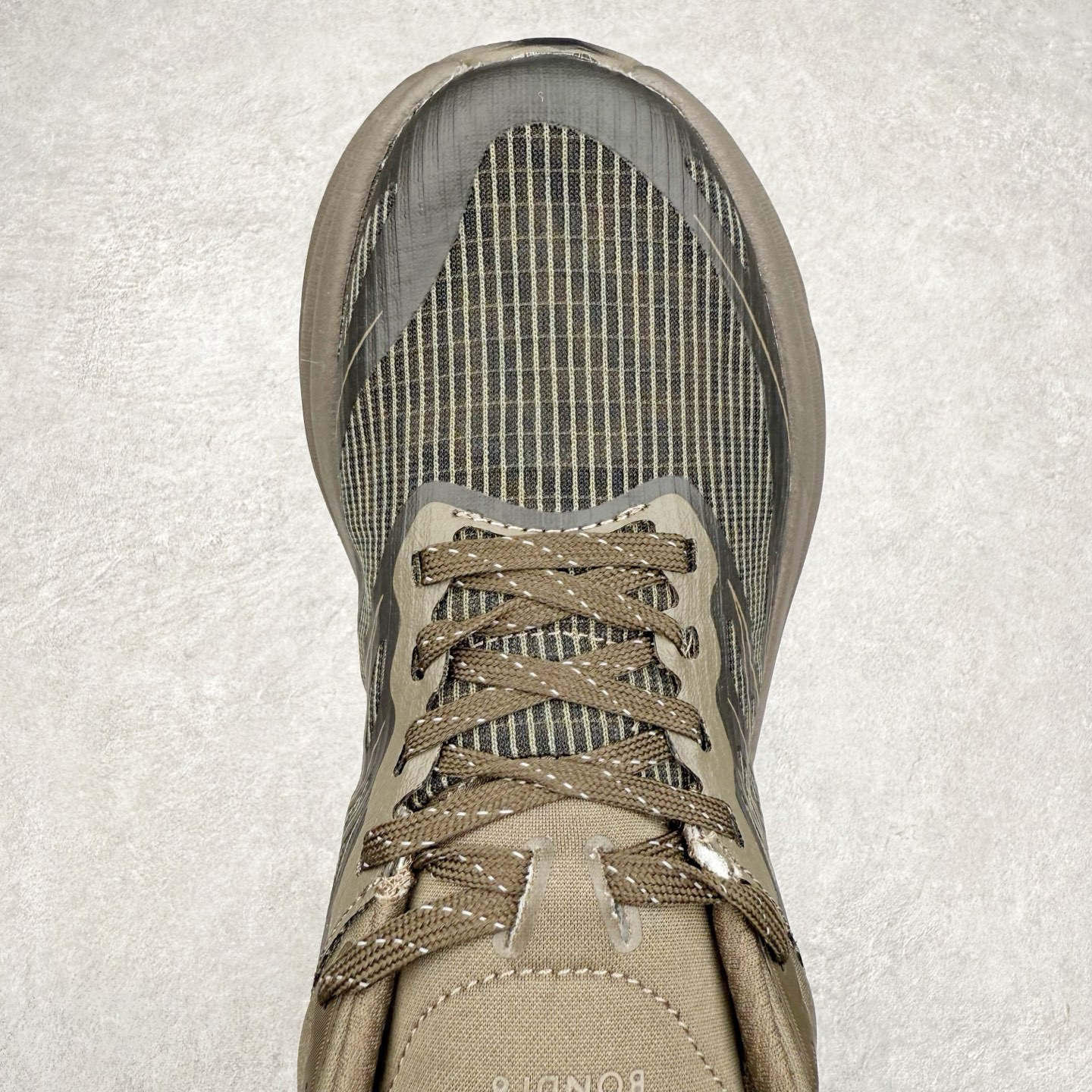 图片[4]-HOKA ONE ONE Bondi 8 邦代八代缓震网面耐磨低帮跑步鞋 原始的 Bondi 缓震和线条在这里 提供该特许经营权众所周知的柔软、平衡的乘坐体验 Bondi 使用加长的摇杆微调几何形状 以获得更大的加速度 同时由于采用碳纤维板 还可以提供更平稳的脚趾离地 尺码：36 36.5 37.5 38 38.5 39 40 40.5 41 42 42.5 43 44 44.5 45-选品中心