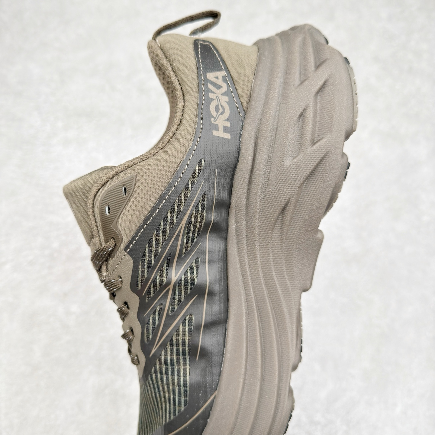 图片[7]-HOKA ONE ONE Bondi 8 邦代八代缓震网面耐磨低帮跑步鞋 原始的 Bondi 缓震和线条在这里 提供该特许经营权众所周知的柔软、平衡的乘坐体验 Bondi 使用加长的摇杆微调几何形状 以获得更大的加速度 同时由于采用碳纤维板 还可以提供更平稳的脚趾离地 尺码：36 36.5 37.5 38 38.5 39 40 40.5 41 42 42.5 43 44 44.5 45-选品中心