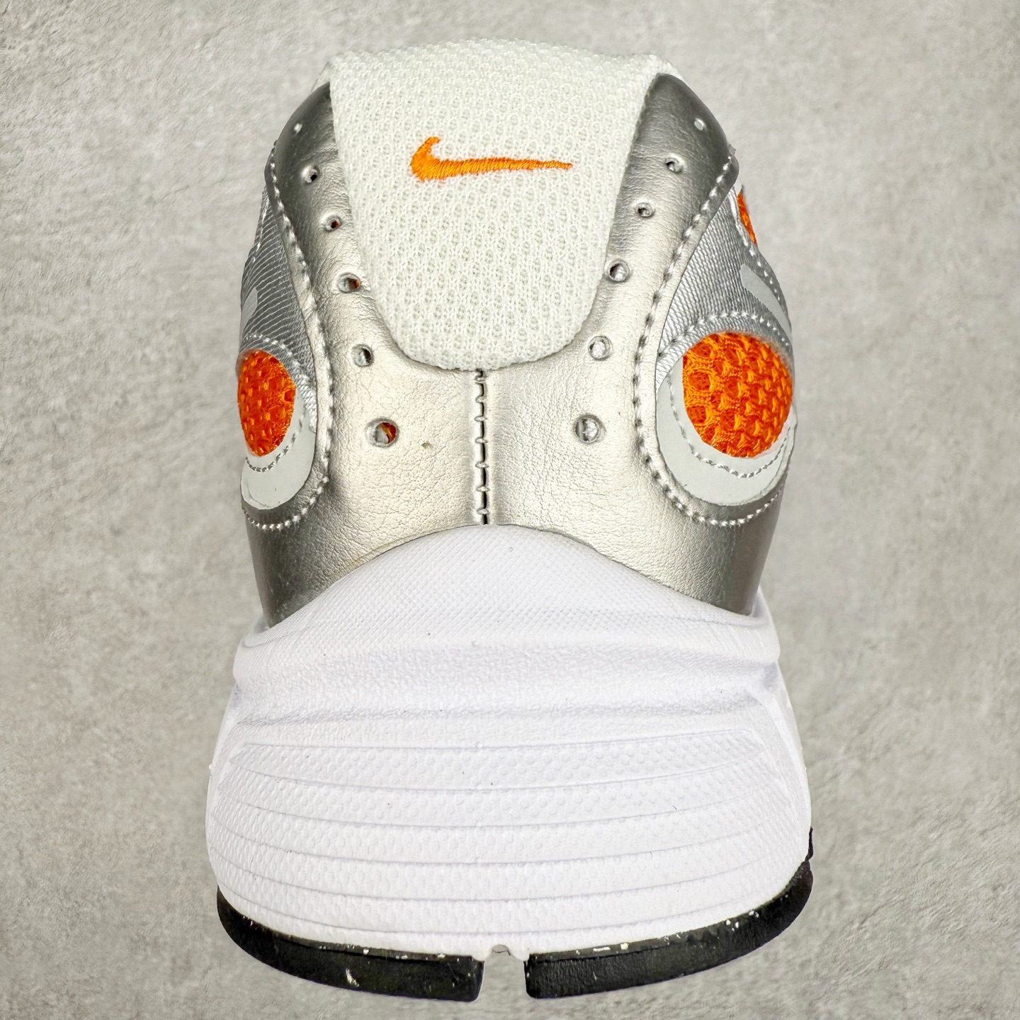 图片[8]-NK V5 RNR 舒适百搭防滑耐磨低帮跑步鞋 HJ5228-800 舒适有型适合日常穿着 该鞋款延续千禧年经典设计搭载泡绵中底 厚实而轻盈匠心细节巧搭立体耐克勾标志焕新演绎复古跑鞋 鞋款从千禧年美学汲取灵感 混搭多种材质突显层次感立体感和传统跑步风范 尺码：36 36.5 37.5 38 38.5 39 40 40.5 41 42 42.5 43 44 44.5 45-选品中心