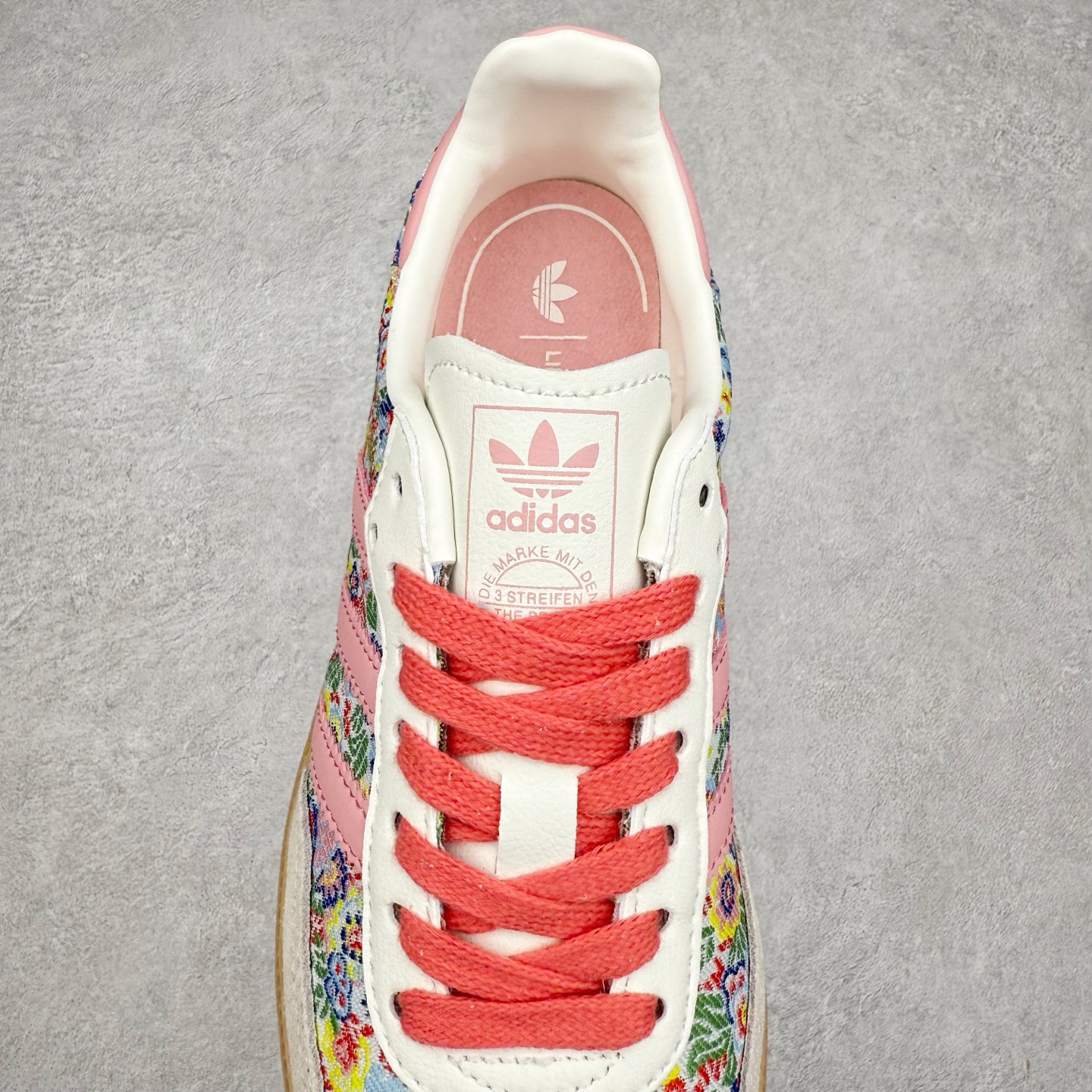 图片[5]-AD Original Samba OG 复古经典轻便板鞋 JI0280 这款桑巴鞋展示了高质量的工艺 带有装饰的超锁缝制和无缝的手感 柔软、柔软的皮革造型和标志性的3条纹完成了精致的外观 正规合身鞋带 鞋面上有绒面鞋垫 橡胶鞋底 享受正畸套筒软感 自50年代首次亮相以来就一直在赢得粉丝的青睐 尺码：36 36.5 37.5 38 38.5 39 40 40.5 41 42 42.5 43 44 44.5 45-选品中心