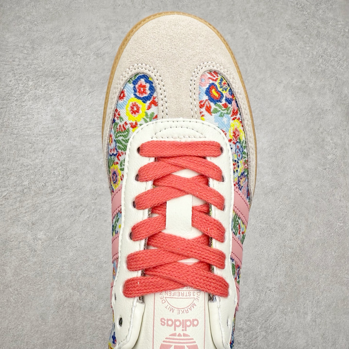 图片[4]-AD Original Samba OG 复古经典轻便板鞋 JI0280 这款桑巴鞋展示了高质量的工艺 带有装饰的超锁缝制和无缝的手感 柔软、柔软的皮革造型和标志性的3条纹完成了精致的外观 正规合身鞋带 鞋面上有绒面鞋垫 橡胶鞋底 享受正畸套筒软感 自50年代首次亮相以来就一直在赢得粉丝的青睐 尺码：36 36.5 37.5 38 38.5 39 40 40.5 41 42 42.5 43 44 44.5 45-选品中心