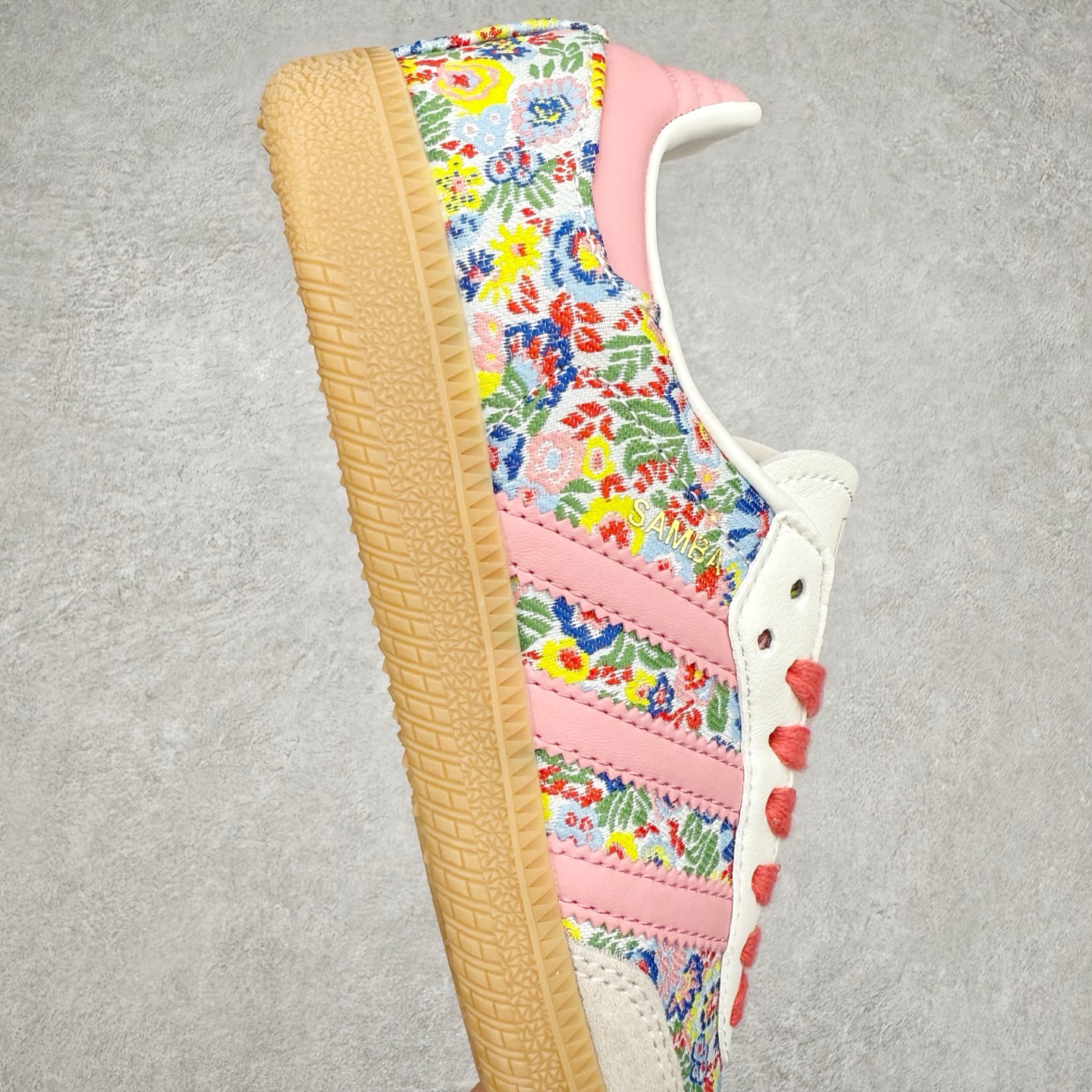 图片[6]-AD Original Samba OG 复古经典轻便板鞋 JI0280 这款桑巴鞋展示了高质量的工艺 带有装饰的超锁缝制和无缝的手感 柔软、柔软的皮革造型和标志性的3条纹完成了精致的外观 正规合身鞋带 鞋面上有绒面鞋垫 橡胶鞋底 享受正畸套筒软感 自50年代首次亮相以来就一直在赢得粉丝的青睐 尺码：36 36.5 37.5 38 38.5 39 40 40.5 41 42 42.5 43 44 44.5 45-选品中心