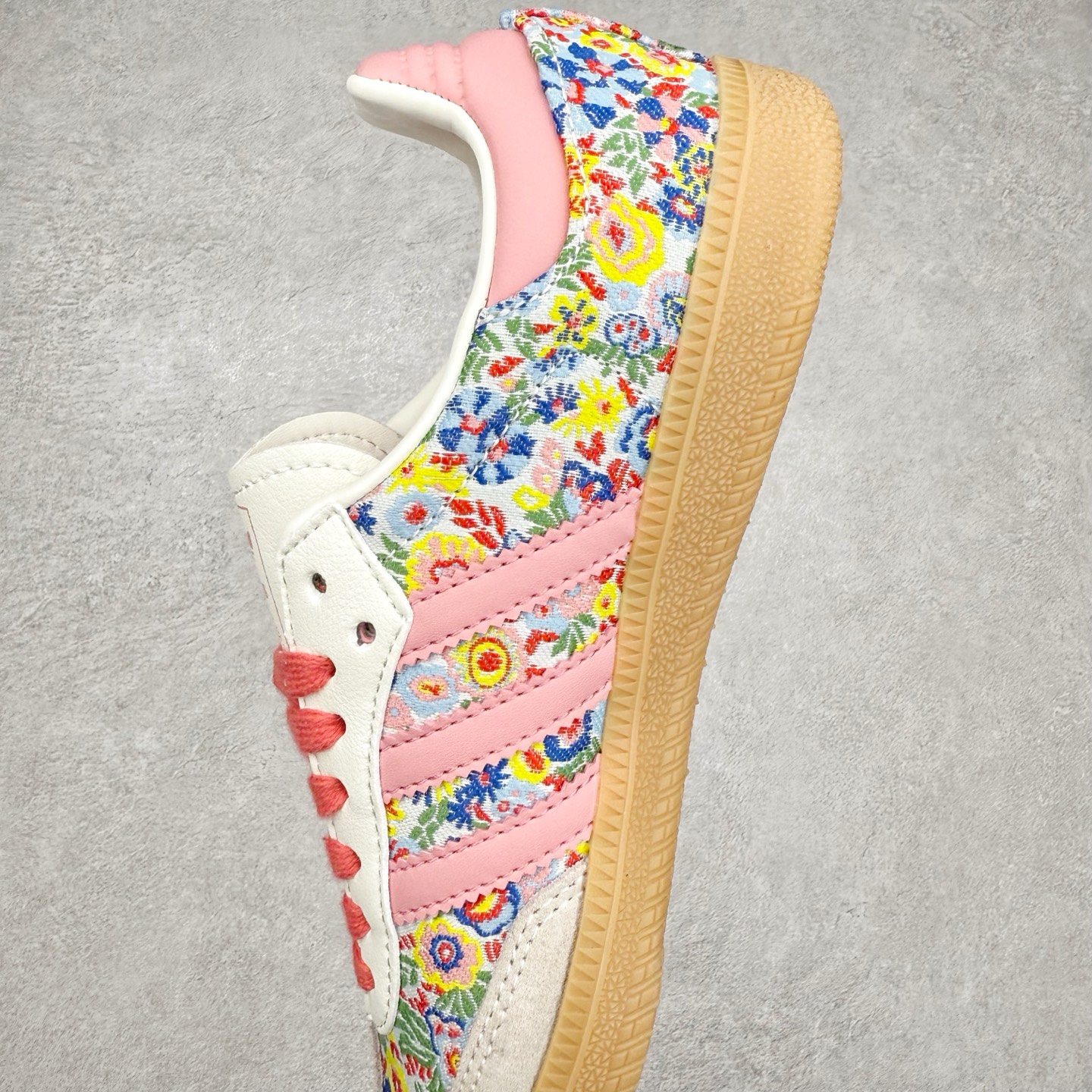 图片[7]-AD Original Samba OG 复古经典轻便板鞋 JI0280 这款桑巴鞋展示了高质量的工艺 带有装饰的超锁缝制和无缝的手感 柔软、柔软的皮革造型和标志性的3条纹完成了精致的外观 正规合身鞋带 鞋面上有绒面鞋垫 橡胶鞋底 享受正畸套筒软感 自50年代首次亮相以来就一直在赢得粉丝的青睐 尺码：36 36.5 37.5 38 38.5 39 40 40.5 41 42 42.5 43 44 44.5 45-选品中心