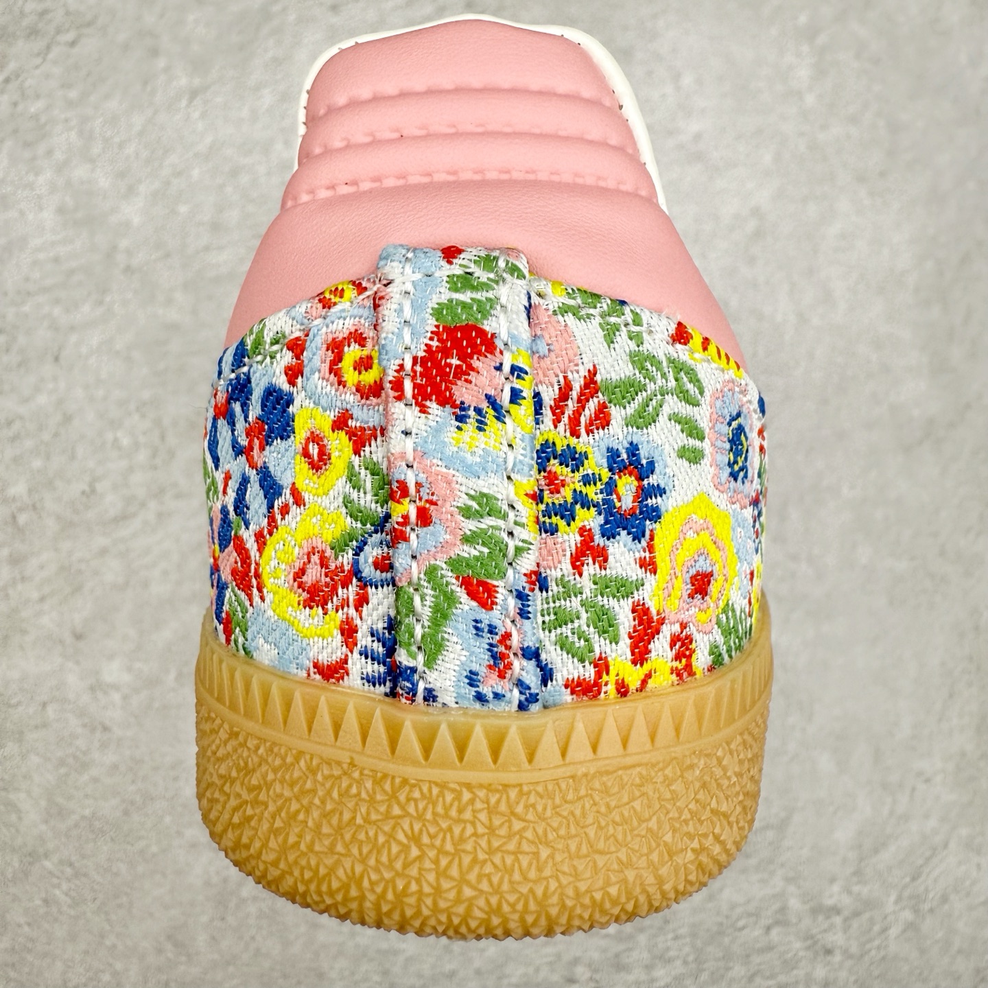 图片[8]-AD Original Samba OG 复古经典轻便板鞋 JI0280 这款桑巴鞋展示了高质量的工艺 带有装饰的超锁缝制和无缝的手感 柔软、柔软的皮革造型和标志性的3条纹完成了精致的外观 正规合身鞋带 鞋面上有绒面鞋垫 橡胶鞋底 享受正畸套筒软感 自50年代首次亮相以来就一直在赢得粉丝的青睐 尺码：36 36.5 37.5 38 38.5 39 40 40.5 41 42 42.5 43 44 44.5 45-选品中心