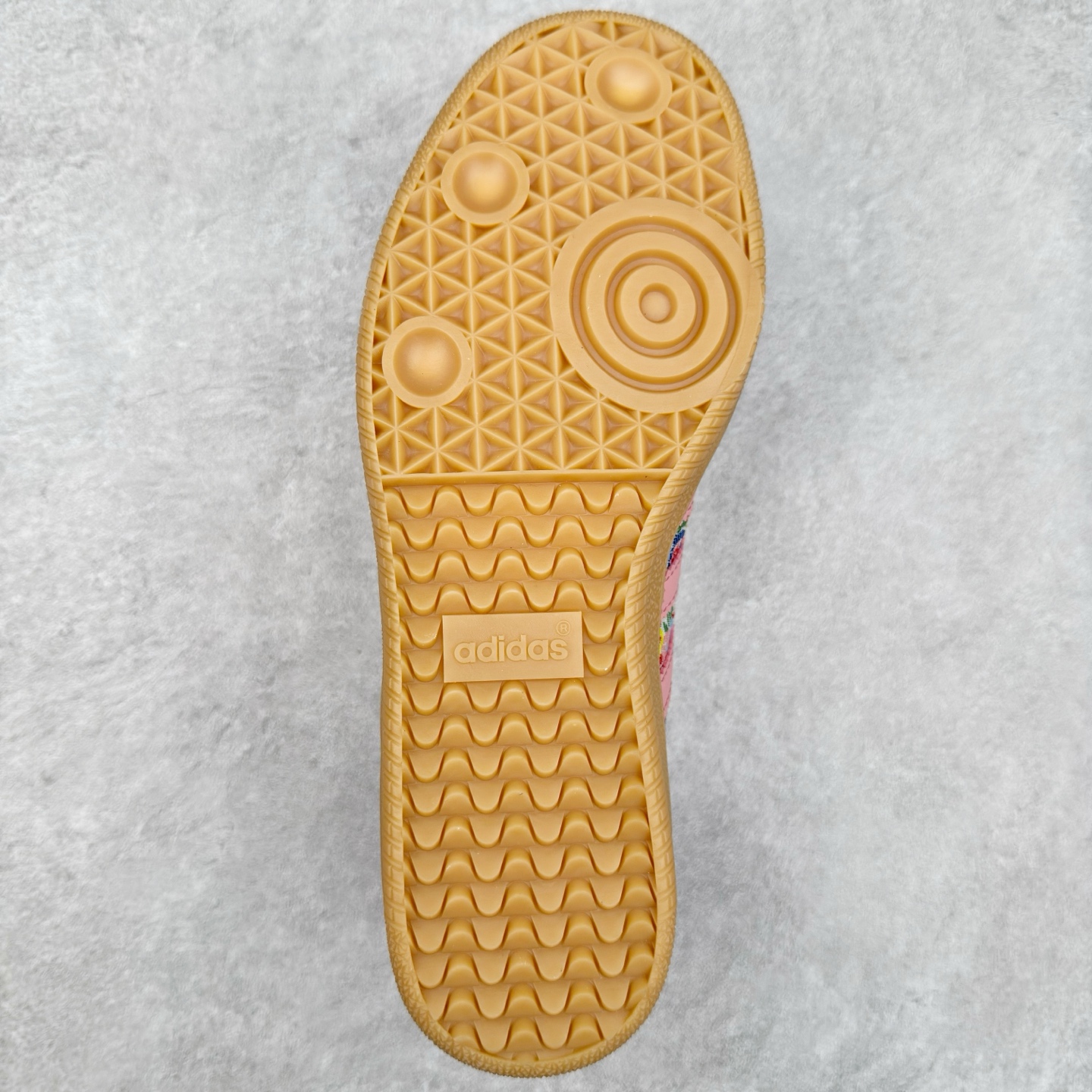 图片[9]-AD Original Samba OG 复古经典轻便板鞋 JI0280 这款桑巴鞋展示了高质量的工艺 带有装饰的超锁缝制和无缝的手感 柔软、柔软的皮革造型和标志性的3条纹完成了精致的外观 正规合身鞋带 鞋面上有绒面鞋垫 橡胶鞋底 享受正畸套筒软感 自50年代首次亮相以来就一直在赢得粉丝的青睐 尺码：36 36.5 37.5 38 38.5 39 40 40.5 41 42 42.5 43 44 44.5 45-选品中心