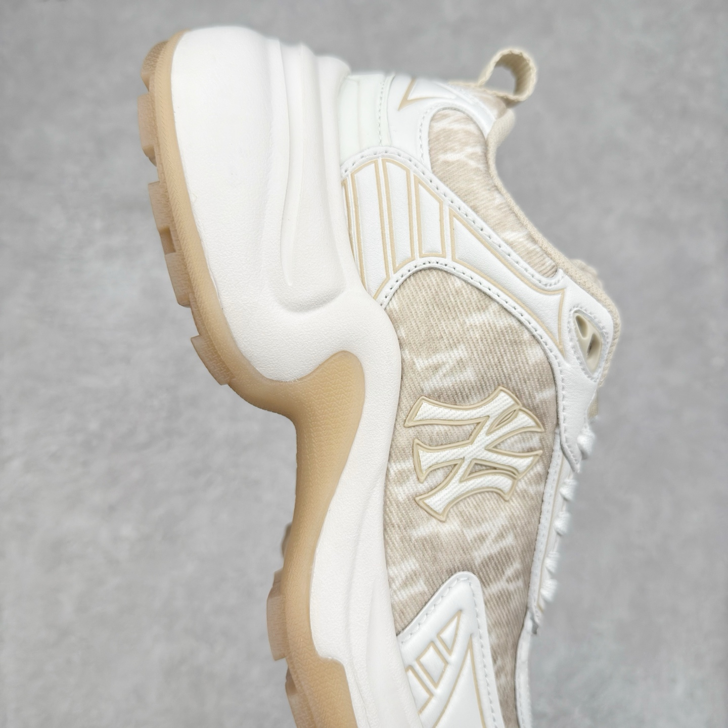 图片[6]-MLB Chunky Cargo 纽约洋基队合成革潮流时尚舒适休闲运动风厚底增高 防滑耐磨 低帮 老爹鞋 男女同款 黑色 实拍调校N版已经零色差零失真 百分百还原实物色彩所见即所得 不存在货不对板色差等低级问题 选购参考实物拍摄 不混卖不参货 只用心做好货严格选品 承诺混一赔十 尺码：36 36.5 37.5 38 38.5 39 40 40.5 41 42 42.5 43 44 44.5 45-选品中心