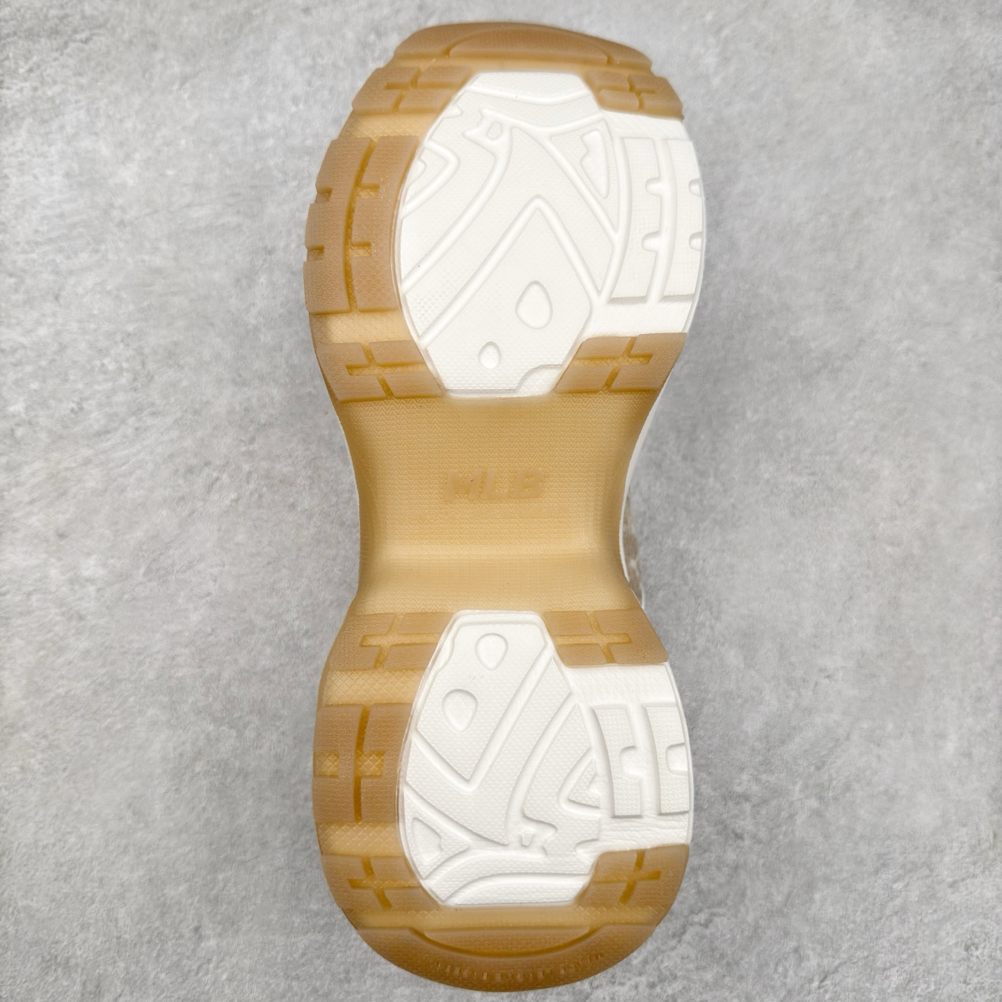 图片[9]-MLB Chunky Cargo 纽约洋基队合成革潮流时尚舒适休闲运动风厚底增高 防滑耐磨 低帮 老爹鞋 男女同款 黑色 实拍调校N版已经零色差零失真 百分百还原实物色彩所见即所得 不存在货不对板色差等低级问题 选购参考实物拍摄 不混卖不参货 只用心做好货严格选品 承诺混一赔十 尺码：36 36.5 37.5 38 38.5 39 40 40.5 41 42 42.5 43 44 44.5 45-选品中心