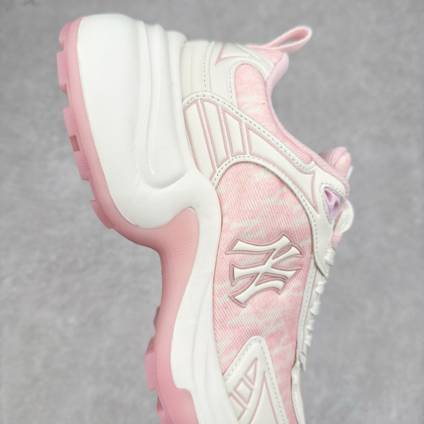 图片[6]-MLB Chunky Cargo 纽约洋基队合成革潮流时尚舒适休闲运动风厚底增高 防滑耐磨 低帮 老爹鞋 男女同款 黑色 实拍调校N版已经零色差零失真 百分百还原实物色彩所见即所得 不存在货不对板色差等低级问题 选购参考实物拍摄 不混卖不参货 只用心做好货严格选品 承诺混一赔十 尺码：36 36.5 37.5 38 38.5 39 40 40.5 41 42 42.5 43 44 44.5 45-选品中心