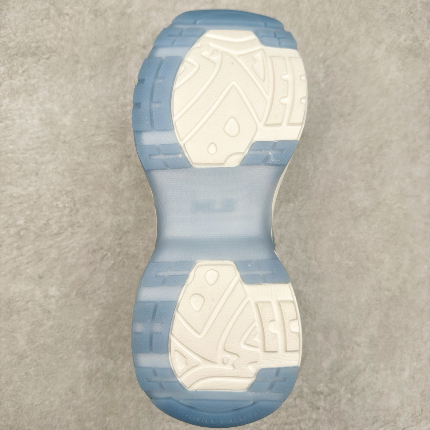 图片[9]-MLB Chunky Cargo 纽约洋基队合成革潮流时尚舒适休闲运动风厚底增高 防滑耐磨 低帮 老爹鞋 男女同款 黑色 实拍调校N版已经零色差零失真 百分百还原实物色彩所见即所得 不存在货不对板色差等低级问题 选购参考实物拍摄 不混卖不参货 只用心做好货严格选品 承诺混一赔十 尺码：36 36.5 37.5 38 38.5 39 40 40.5 41 42 42.5 43 44 44.5 45-选品中心