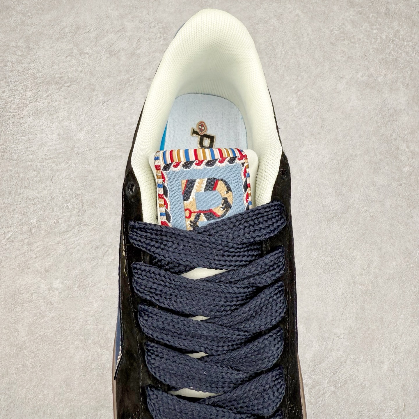 图片[5]-＃特价福利 PUMA Basket Suede 彪马皮面复古板鞋 原装渠道版本 诠释最高工艺 夏季新款官方原盒原标 代购充正专供头层皮海玻璃鞋垫搭配后跟PUMA logo烫金 让陈旧的款式重获新生 尺码：35.5 36 37 37.5 38 38.5 39 40 40.5 41 42 42.5 43 44 44.5 45-选品中心