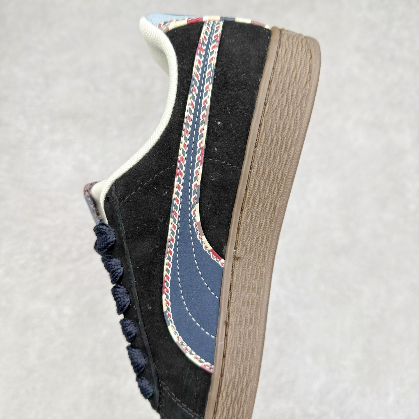 图片[7]-＃特价福利 PUMA Basket Suede 彪马皮面复古板鞋 原装渠道版本 诠释最高工艺 夏季新款官方原盒原标 代购充正专供头层皮海玻璃鞋垫搭配后跟PUMA logo烫金 让陈旧的款式重获新生 尺码：35.5 36 37 37.5 38 38.5 39 40 40.5 41 42 42.5 43 44 44.5 45-选品中心