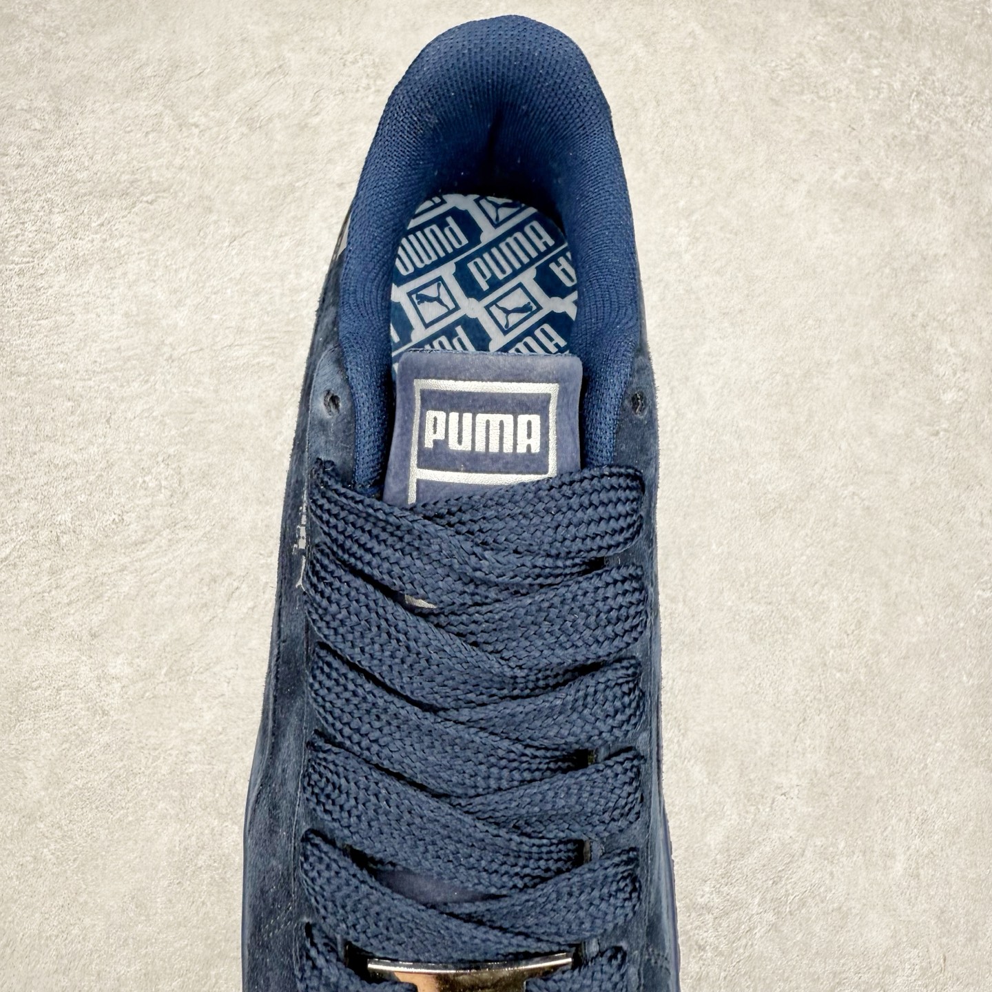 图片[5]-＃特价福利 PUMA Basket Suede 彪马皮面复古板鞋 原装渠道版本 诠释最高工艺 夏季新款官方原盒原标 代购充正专供头层皮海玻璃鞋垫搭配后跟PUMA logo烫金 让陈旧的款式重获新生 尺码：35.5 36 37 37.5 38 38.5 39 40 40.5 41 42 42.5 43 44 44.5 45-选品中心