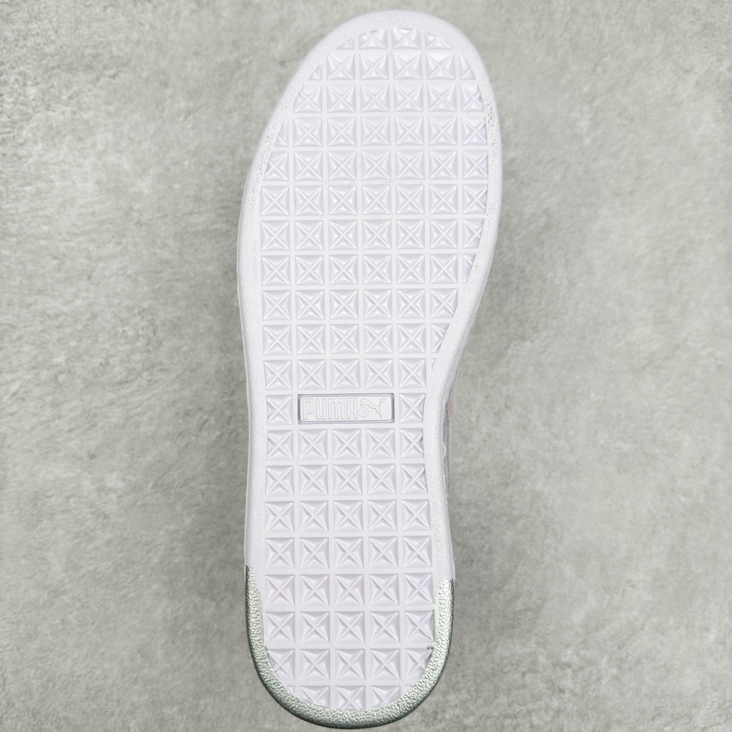 图片[9]-＃特价福利 PUMA Basket Suede 彪马皮面复古板鞋 原装渠道版本 诠释最高工艺 夏季新款官方原盒原标 代购充正专供头层皮海玻璃鞋垫搭配后跟PUMA logo烫金 让陈旧的款式重获新生 尺码：35.5 36 37 37.5 38 38.5 39 40 40.5 41 42 42.5 43 44 44.5 45-选品中心