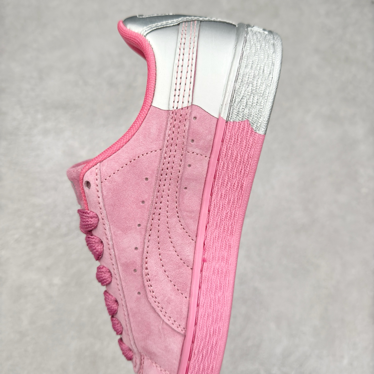 图片[7]-＃特价福利 PUMA Basket Suede 彪马皮面复古板鞋 原装渠道版本 诠释最高工艺 夏季新款官方原盒原标 代购充正专供头层皮海玻璃鞋垫搭配后跟PUMA logo烫金 让陈旧的款式重获新生 尺码：35.5 36 37 37.5 38 38.5 39 40 40.5 41 42 42.5 43 44 44.5 45-选品中心