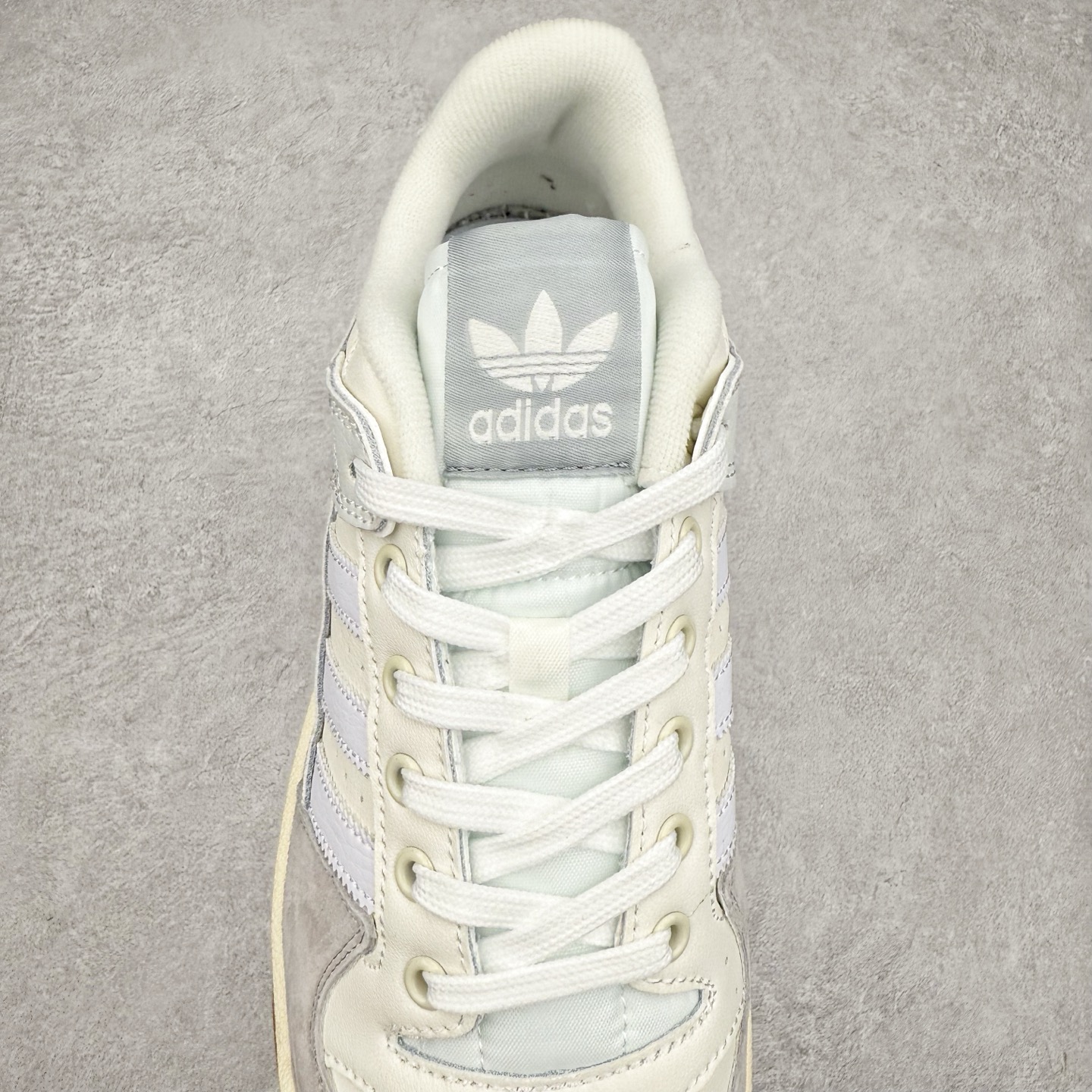 图片[5]-AD Forum 84 Low OG 低帮百搭潮流休闲运动板鞋 FY7998 以复古篮球鞋的外形为基础 采用皮革拼接 简约百搭 更加贴合舒适 中底内侧网格造型起到点睛之笔 外底橡胶 更显复古 尺码：36 36.5 37.5 38 38.5 39 40 40.5 41 42 42.5 43 44 44.5 45-选品中心