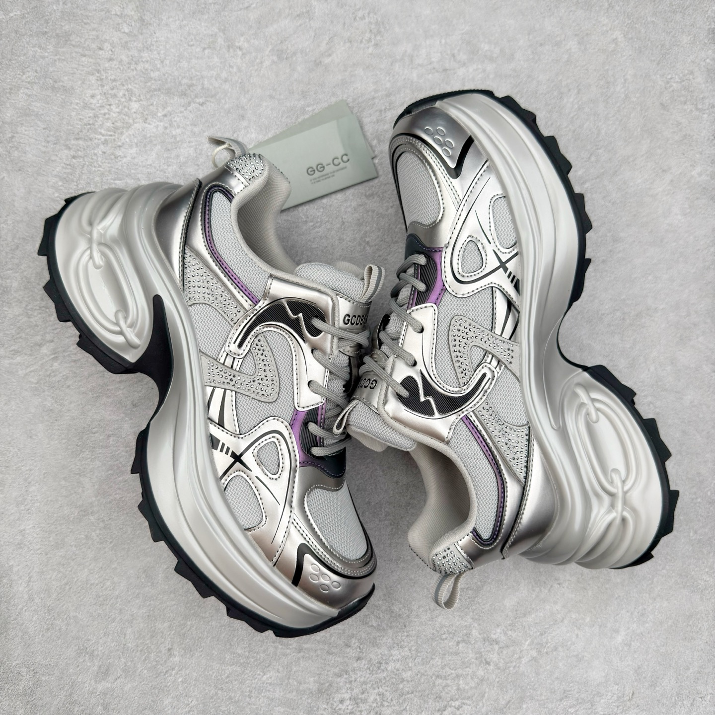 图片[3]-GG-CC 2025新款厚底增高休闲运动老爹鞋系列 广东大厂出品 7CM厚底增高 星河粒子 银白粉色 银角大王 完美细节 25ss春季新款厚底增高 大长腿 时髦look轻松定格 不费力展现率性氛围 高档银盒 酷帅机能风不规则设计大底 拼色造型设计 轻便舒适百搭 GGCC银白配色好温柔 三层组合月牙底 柔软有弹性的月牙底和增加舒适度显腿长的7cm增高 长时间走路和站立都不累脚舒适度和少女感 厚底增高 不管怎么搭都好看~尺码：35 36 37 38 39 40-选品中心