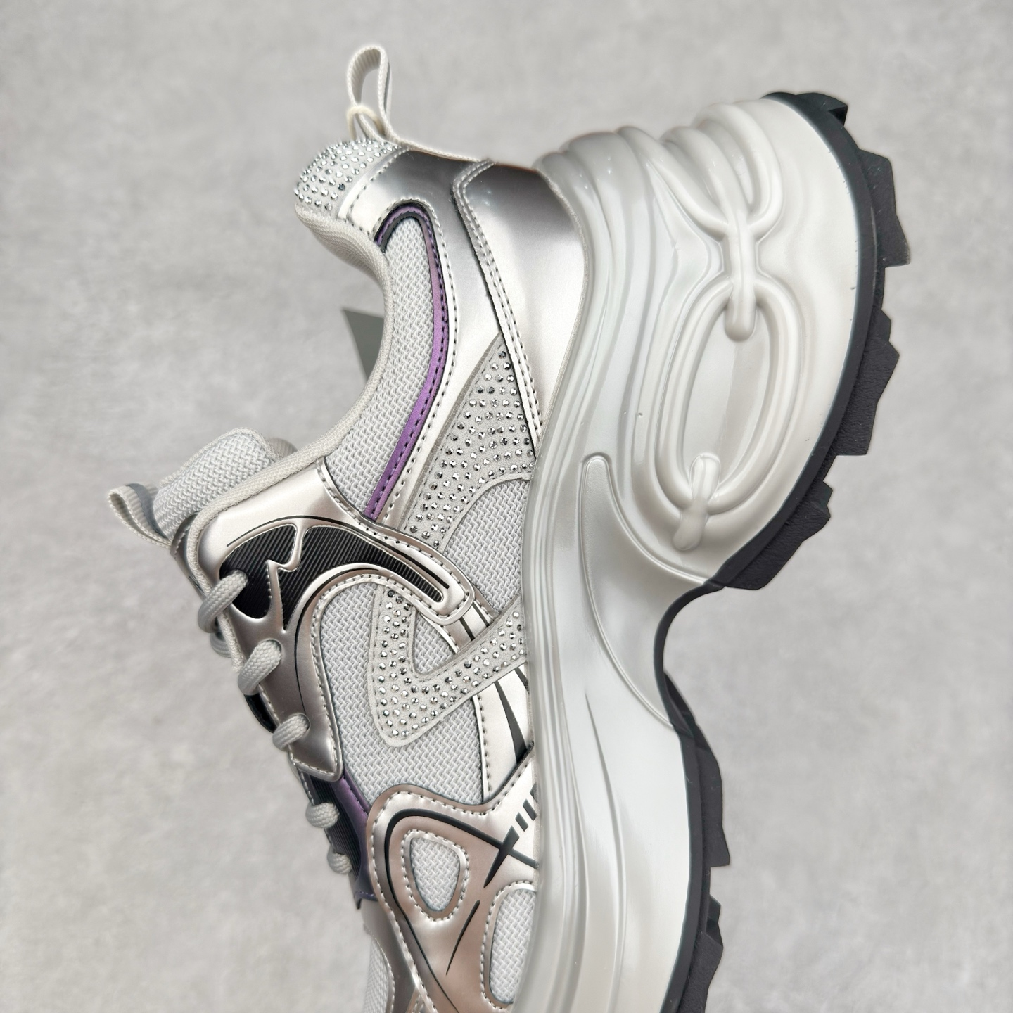 图片[7]-GG-CC 2025新款厚底增高休闲运动老爹鞋系列 广东大厂出品 7CM厚底增高 星河粒子 银白粉色 银角大王 完美细节 25ss春季新款厚底增高 大长腿 时髦look轻松定格 不费力展现率性氛围 高档银盒 酷帅机能风不规则设计大底 拼色造型设计 轻便舒适百搭 GGCC银白配色好温柔 三层组合月牙底 柔软有弹性的月牙底和增加舒适度显腿长的7cm增高 长时间走路和站立都不累脚舒适度和少女感 厚底增高 不管怎么搭都好看~尺码：35 36 37 38 39 40-选品中心