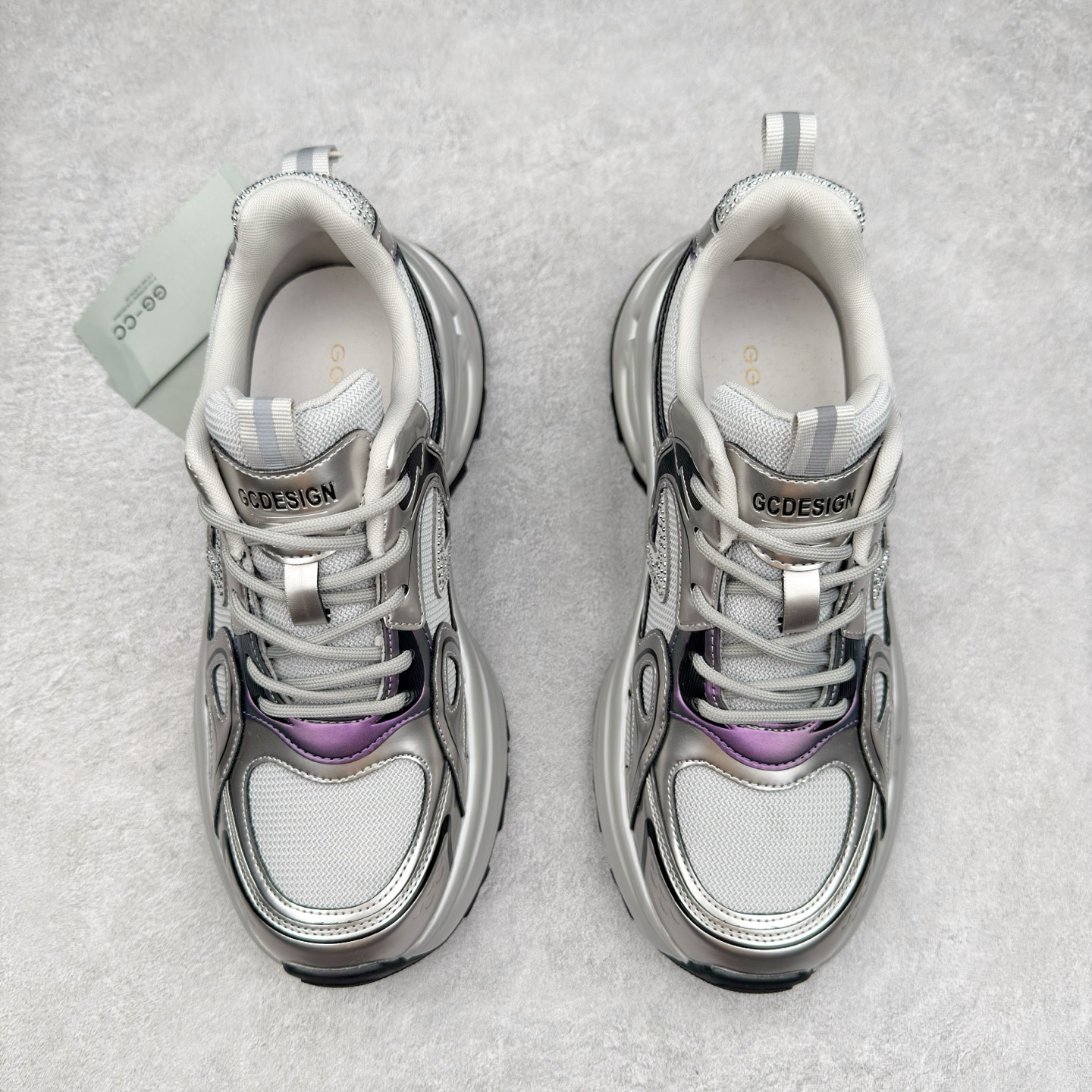 图片[2]-GG-CC 2025新款厚底增高休闲运动老爹鞋系列 广东大厂出品 7CM厚底增高 星河粒子 银白粉色 银角大王 完美细节 25ss春季新款厚底增高 大长腿 时髦look轻松定格 不费力展现率性氛围 高档银盒 酷帅机能风不规则设计大底 拼色造型设计 轻便舒适百搭 GGCC银白配色好温柔 三层组合月牙底 柔软有弹性的月牙底和增加舒适度显腿长的7cm增高 长时间走路和站立都不累脚舒适度和少女感 厚底增高 不管怎么搭都好看~尺码：35 36 37 38 39 40-选品中心