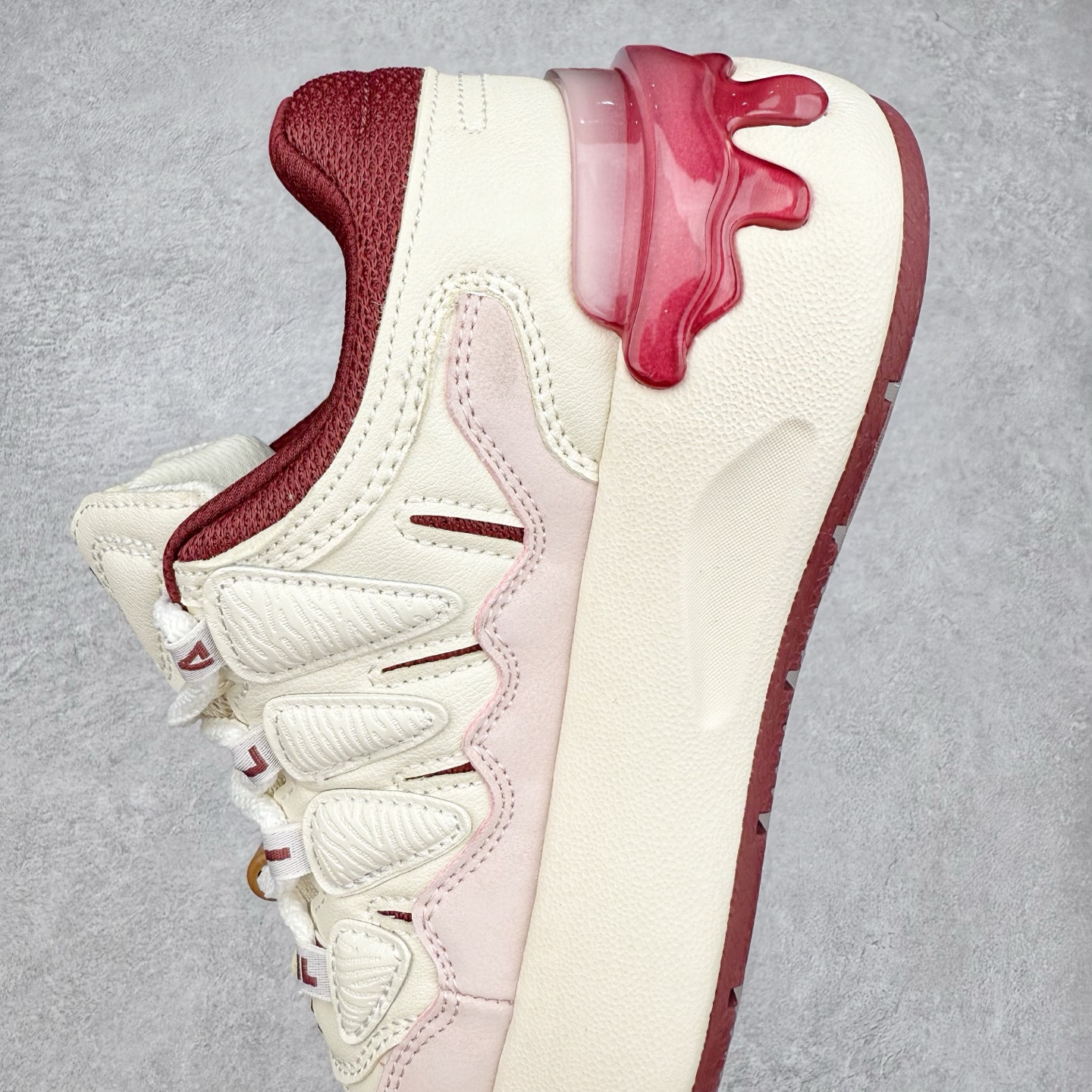 图片[7]-FILA CARROT 2 斐乐萝卜鞋2.0 经典百搭休闲 防滑减震耐磨低帮板鞋 传承了 FILA 的百年基因，融入年轻运动及潮流文化，成为引领变革、创新突破的一代。以“1+N” 的跨界合作模式重现经典的同时创造经典。带来最出其不意的跨界合作惊喜。同时，FILAFUSION把FILA 的 DNA 融入到定制体验里，你可以随心制造厲于你的产品。FILA FUSION 的鞋家族涵盖了老爹鞋、跑步鞋、网球鞋、季节款。风格复古新潮，满足了时尚人士出行及各类运动的搭配需求，成为当下年轻人筷拥的鞋类品牌之一。FILA FUSION 走进年轻人的世界，通过年轻人运动，街舞，滑板，篮球，展现 FILA FUSION 的潮流态度和年轻文化。FILA FUSION 认为末来属于引领变革、创新突破的年轻一代，让我们一起构成 FILA 未来的蓝图吧！尺码：35.5 36 36.5 37.5 38 38.5 39 40-选品中心