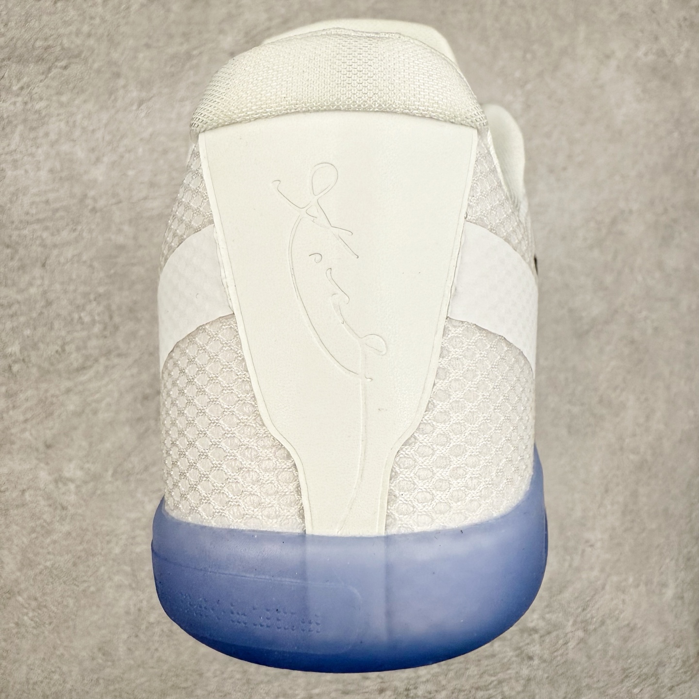 图片[8]-NK Kobe 11 Elite Low 科比11代实战篮球鞋 836183-100 科比退役前的最后一双签名鞋意义重大 Eric Avar这次采用了低帮的鞋身设计 并使用加强版的Flyknit编织面料作为鞋面 更加坚韧牢固 提供更好的保护 中底依日采用了混合缓震的设计 前掌的Lunarlon搭配后掌Zoom Air气垫 确保缓震性能的强劲 尺码：39 40 40.5 41 42 42.5 43 44 44.5 45 46 47.5 48.5-选品中心
