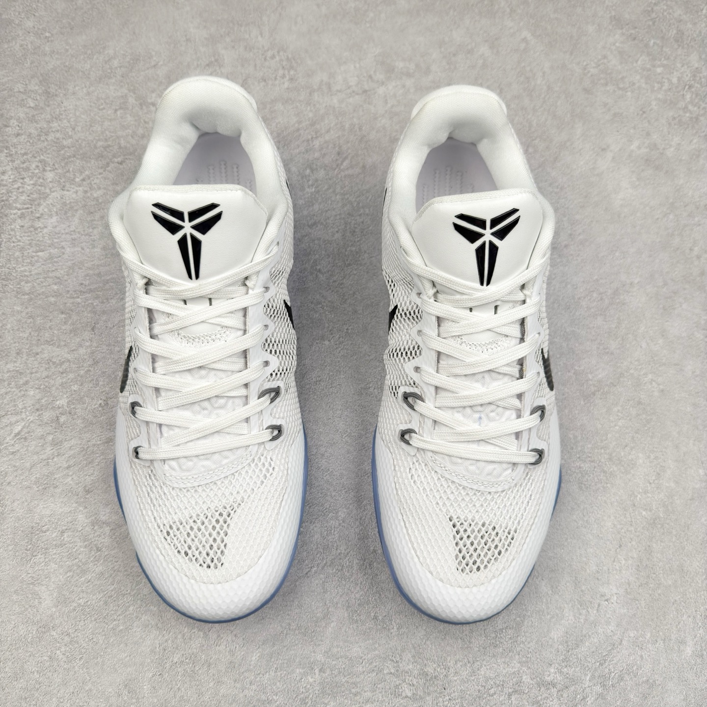 图片[2]-NK Kobe 11 Elite Low 科比11代实战篮球鞋 836183-100 科比退役前的最后一双签名鞋意义重大 Eric Avar这次采用了低帮的鞋身设计 并使用加强版的Flyknit编织面料作为鞋面 更加坚韧牢固 提供更好的保护 中底依日采用了混合缓震的设计 前掌的Lunarlon搭配后掌Zoom Air气垫 确保缓震性能的强劲 尺码：39 40 40.5 41 42 42.5 43 44 44.5 45 46 47.5 48.5-选品中心