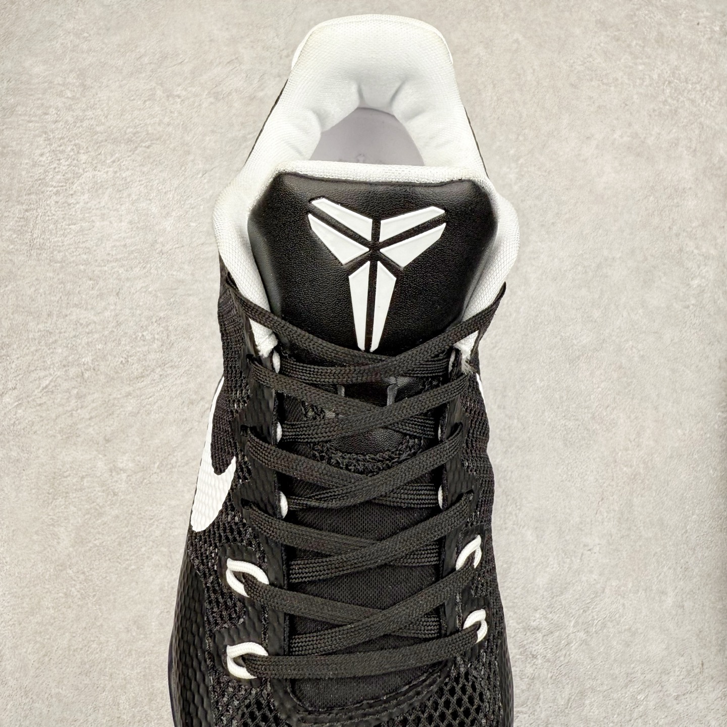 图片[5]-NK Kobe 11 Elite Low 科比11代实战篮球鞋 856485-001 科比退役前的最后一双签名鞋意义重大 Eric Avar这次采用了低帮的鞋身设计 并使用加强版的Flyknit编织面料作为鞋面 更加坚韧牢固 提供更好的保护 中底依日采用了混合缓震的设计 前掌的Lunarlon搭配后掌Zoom Air气垫 确保缓震性能的强劲 尺码：39 40 40.5 41 42 42.5 43 44 44.5 45 46 47.5 48.5-选品中心