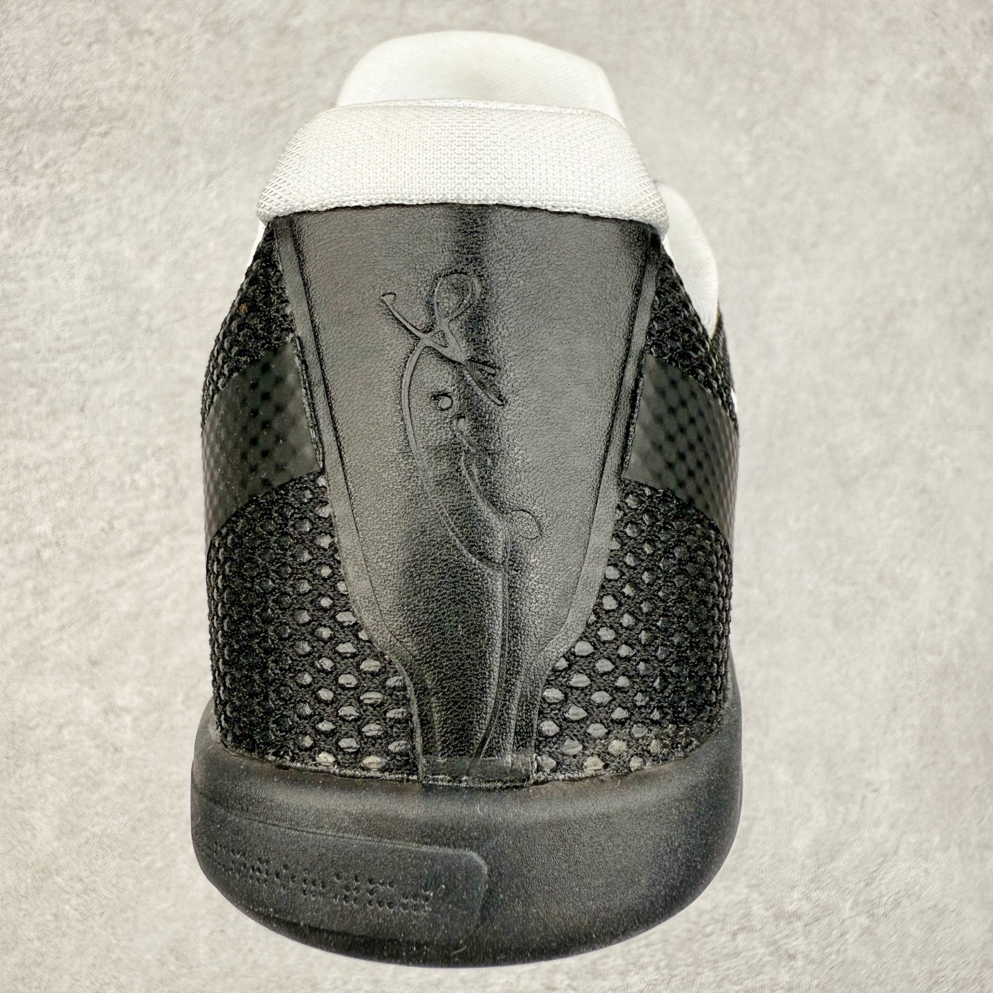 图片[8]-NK Kobe 11 Elite Low 科比11代实战篮球鞋 856485-001 科比退役前的最后一双签名鞋意义重大 Eric Avar这次采用了低帮的鞋身设计 并使用加强版的Flyknit编织面料作为鞋面 更加坚韧牢固 提供更好的保护 中底依日采用了混合缓震的设计 前掌的Lunarlon搭配后掌Zoom Air气垫 确保缓震性能的强劲 尺码：39 40 40.5 41 42 42.5 43 44 44.5 45 46 47.5 48.5-选品中心