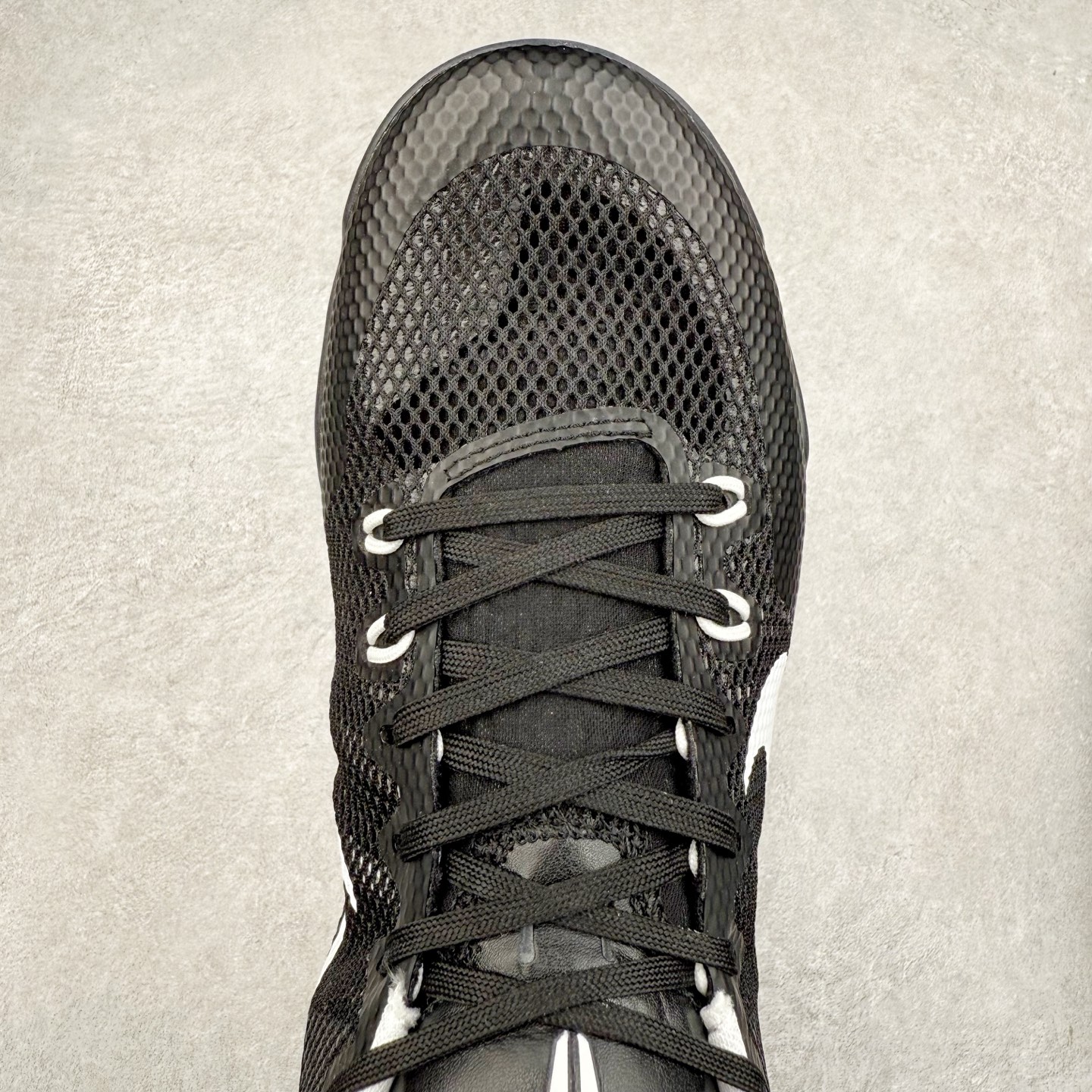 图片[4]-NK Kobe 11 Elite Low 科比11代实战篮球鞋 856485-001 科比退役前的最后一双签名鞋意义重大 Eric Avar这次采用了低帮的鞋身设计 并使用加强版的Flyknit编织面料作为鞋面 更加坚韧牢固 提供更好的保护 中底依日采用了混合缓震的设计 前掌的Lunarlon搭配后掌Zoom Air气垫 确保缓震性能的强劲 尺码：39 40 40.5 41 42 42.5 43 44 44.5 45 46 47.5 48.5-选品中心