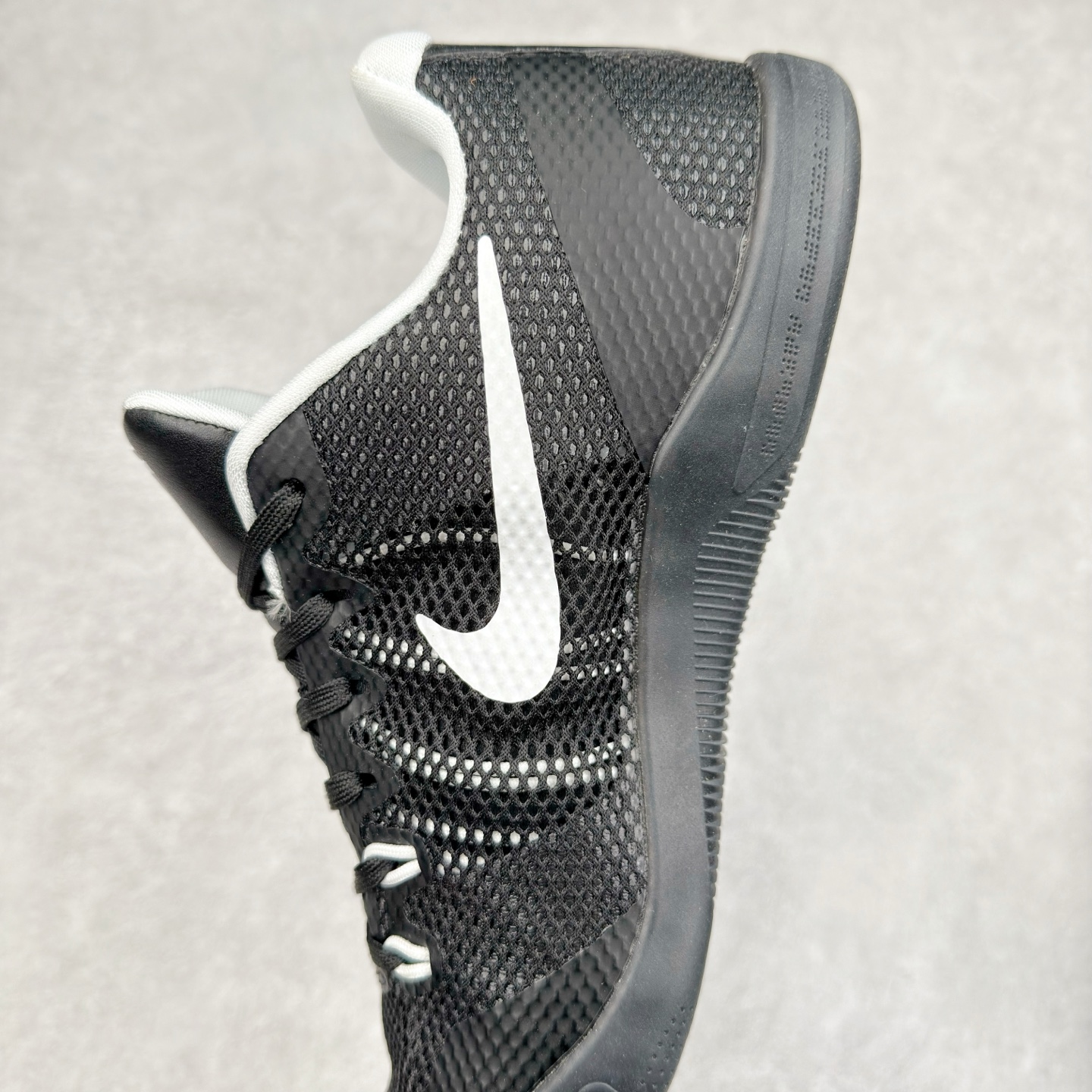 图片[7]-NK Kobe 11 Elite Low 科比11代实战篮球鞋 856485-001 科比退役前的最后一双签名鞋意义重大 Eric Avar这次采用了低帮的鞋身设计 并使用加强版的Flyknit编织面料作为鞋面 更加坚韧牢固 提供更好的保护 中底依日采用了混合缓震的设计 前掌的Lunarlon搭配后掌Zoom Air气垫 确保缓震性能的强劲 尺码：39 40 40.5 41 42 42.5 43 44 44.5 45 46 47.5 48.5-选品中心