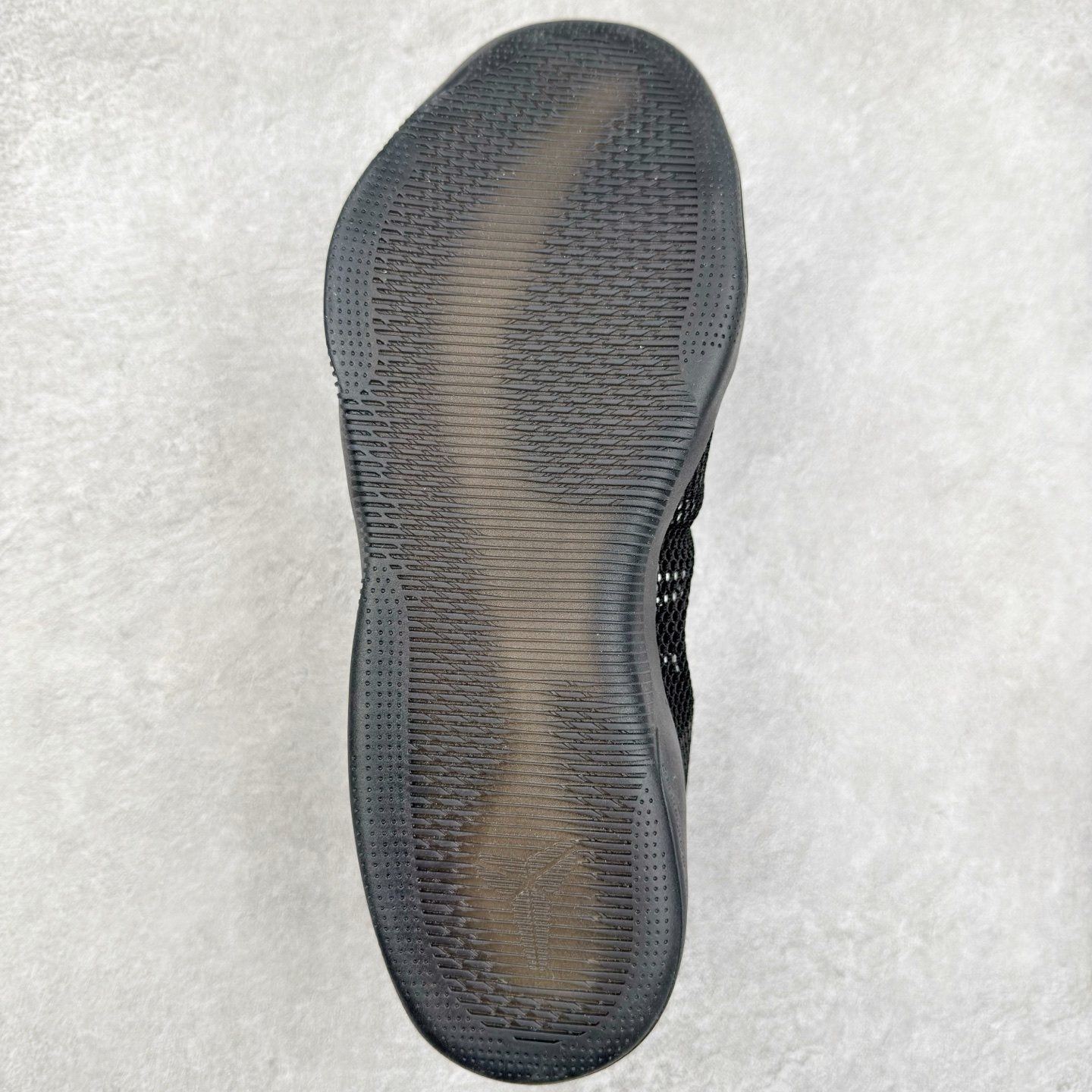 图片[9]-NK Kobe 11 Elite Low 科比11代实战篮球鞋 856485-001 科比退役前的最后一双签名鞋意义重大 Eric Avar这次采用了低帮的鞋身设计 并使用加强版的Flyknit编织面料作为鞋面 更加坚韧牢固 提供更好的保护 中底依日采用了混合缓震的设计 前掌的Lunarlon搭配后掌Zoom Air气垫 确保缓震性能的强劲 尺码：39 40 40.5 41 42 42.5 43 44 44.5 45 46 47.5 48.5-选品中心