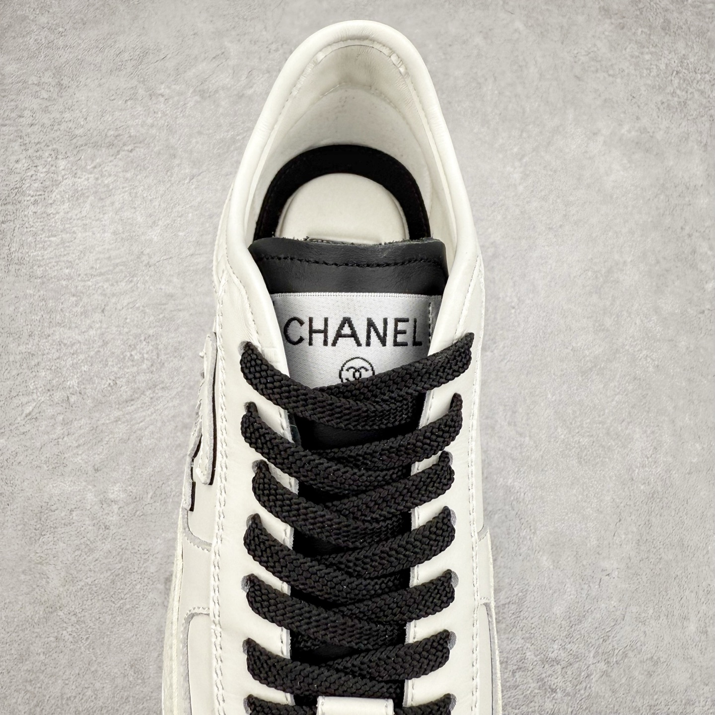 图片[5]-＃GD广顶 CHANEL香奈儿 24S德训鞋平底系带圆头菱格风四季休闲百搭款 原版开模 凹凸感超强 线条紧致🎀全新礼盒包装 细节拉满 环保太空革组合呼吸网织布鞋面材质 欧索莱环保去臭环型组合鞋垫 采用进口TPU大底 官方同步2024 最新礼盒包装 尺码：35 36 37 38 39 40-选品中心