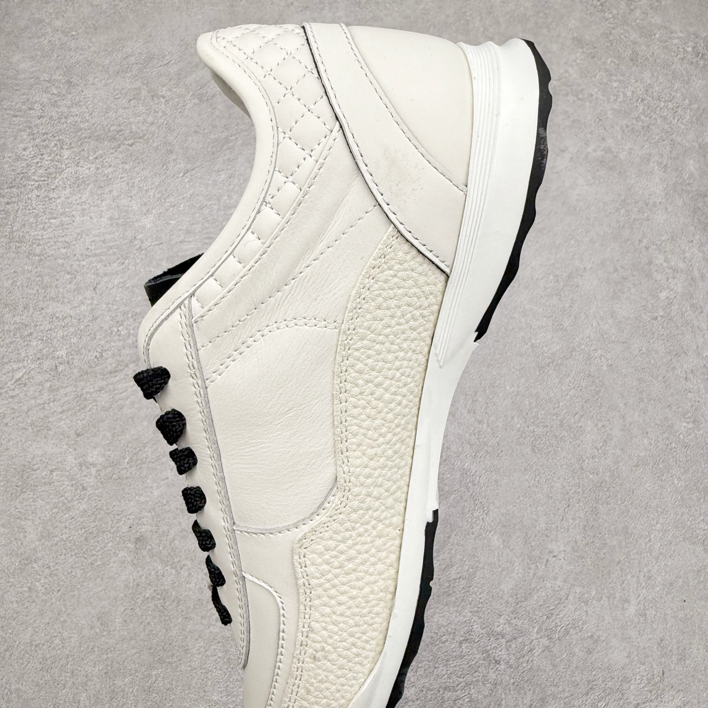 图片[7]-＃GD广顶 CHANEL香奈儿 24S德训鞋平底系带圆头菱格风四季休闲百搭款 原版开模 凹凸感超强 线条紧致🎀全新礼盒包装 细节拉满 环保太空革组合呼吸网织布鞋面材质 欧索莱环保去臭环型组合鞋垫 采用进口TPU大底 官方同步2024 最新礼盒包装 尺码：35 36 37 38 39 40-选品中心