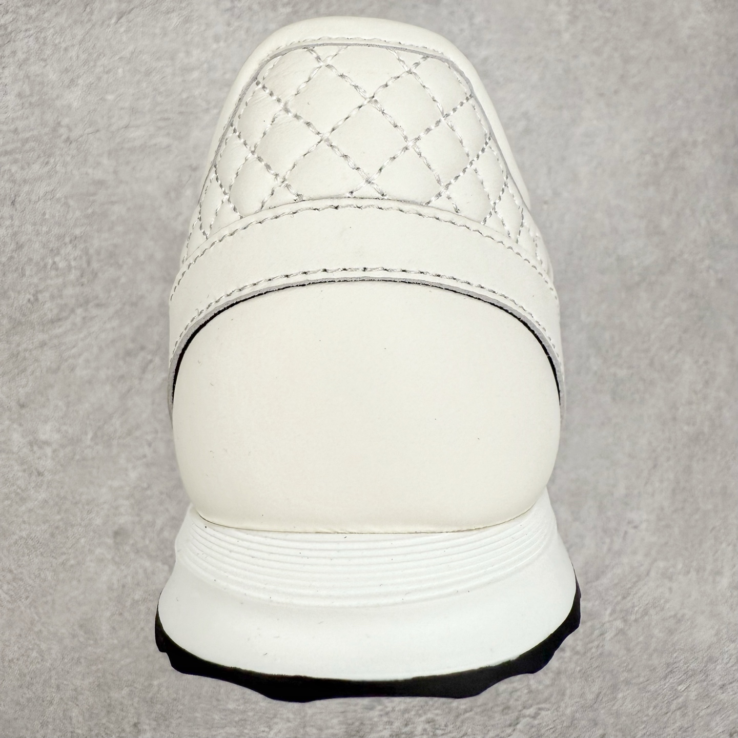 图片[8]-＃GD广顶 CHANEL香奈儿 24S德训鞋平底系带圆头菱格风四季休闲百搭款 原版开模 凹凸感超强 线条紧致🎀全新礼盒包装 细节拉满 环保太空革组合呼吸网织布鞋面材质 欧索莱环保去臭环型组合鞋垫 采用进口TPU大底 官方同步2024 最新礼盒包装 尺码：35 36 37 38 39 40-选品中心