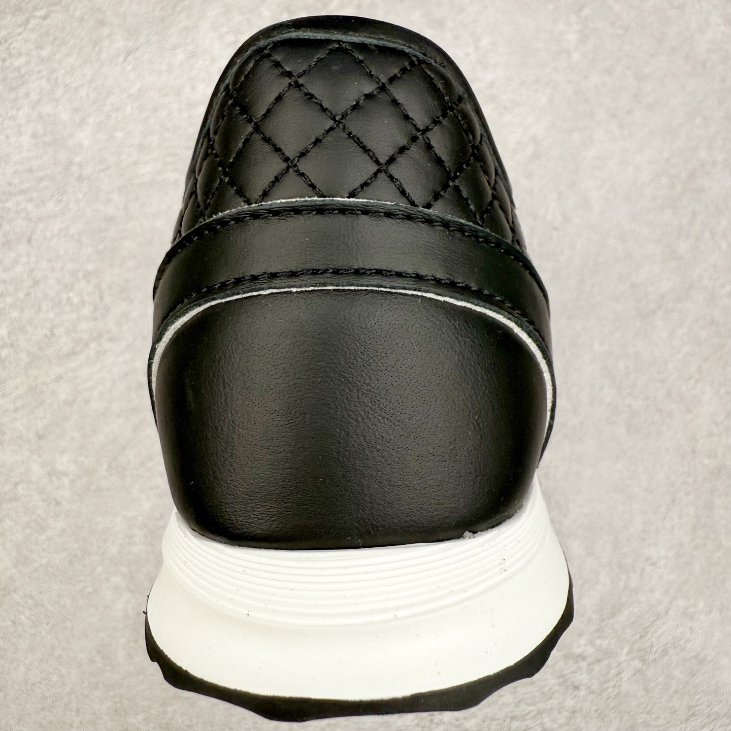 图片[8]-＃GD广顶 CHANEL香奈儿 24S德训鞋平底系带圆头菱格风四季休闲百搭款 原版开模 凹凸感超强 线条紧致🎀全新礼盒包装 细节拉满 环保太空革组合呼吸网织布鞋面材质 欧索莱环保去臭环型组合鞋垫 采用进口TPU大底 官方同步2024 最新礼盒包装 尺码：35 36 37 38 39 40-选品中心