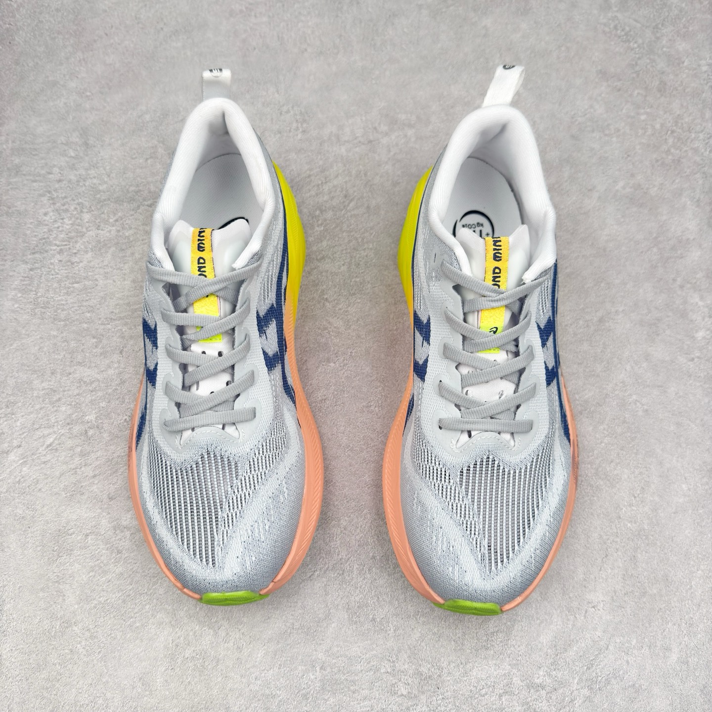 图片[2]-Asics Superblast 2 舒适百搭防滑耐磨低帮跑步鞋 ASICS（亚瑟士）是日本实业家鬼冢喜八郎创立的跑鞋运动品牌，名字想法源自著名的拉丁谚语“AnimaSana In Corpore Sano” ，意为“健全的精神寓于强健的体魄”。正如其名字的含义，ASICS亚瑟士一直坚信保持身体的健康与活力是打造健康快乐的生活方式的最佳途径。亚瑟士的跑鞋、篮球鞋等系列集专业与美貌于一身，拥有极高的热度。2016年，ASICS在“2016年日本最佳全球品牌”排行榜名列第17名。尺码：36 37.5 38 39 40 40.5 41.5 42 42.5 43.5 44 45-选品中心