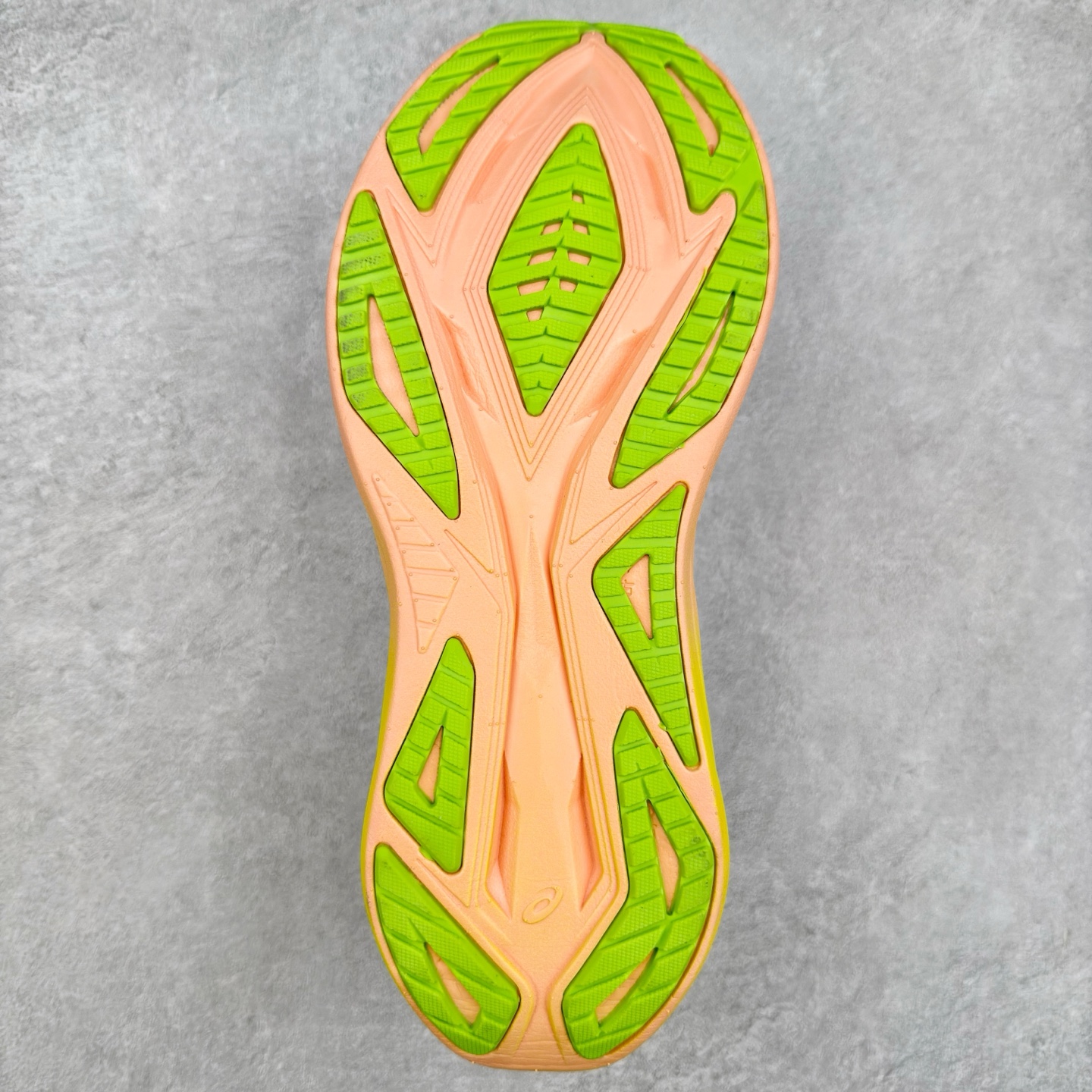 图片[9]-Asics Superblast 2 舒适百搭防滑耐磨低帮跑步鞋 ASICS（亚瑟士）是日本实业家鬼冢喜八郎创立的跑鞋运动品牌，名字想法源自著名的拉丁谚语“AnimaSana In Corpore Sano” ，意为“健全的精神寓于强健的体魄”。正如其名字的含义，ASICS亚瑟士一直坚信保持身体的健康与活力是打造健康快乐的生活方式的最佳途径。亚瑟士的跑鞋、篮球鞋等系列集专业与美貌于一身，拥有极高的热度。2016年，ASICS在“2016年日本最佳全球品牌”排行榜名列第17名。尺码：36 37.5 38 39 40 40.5 41.5 42 42.5 43.5 44 45-选品中心