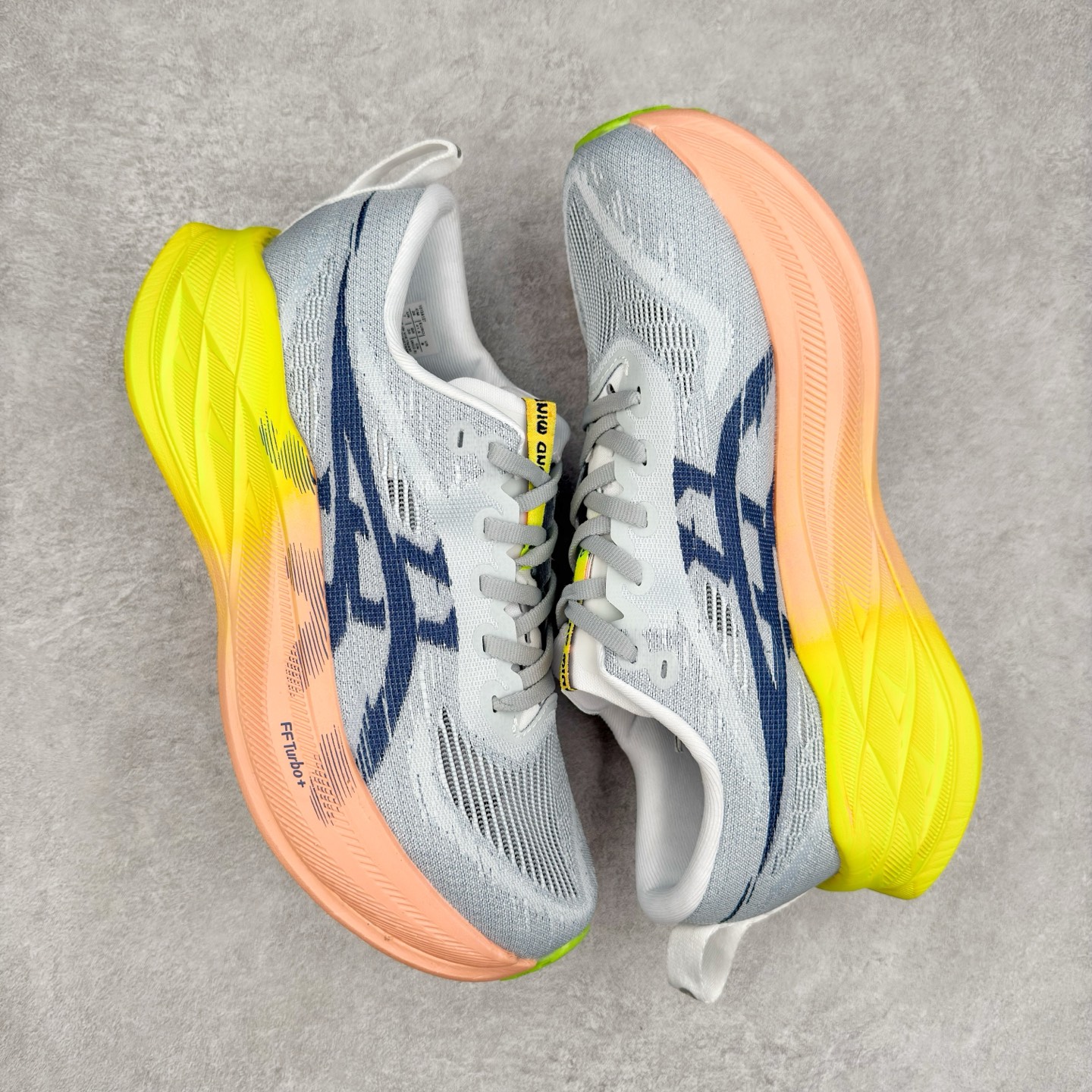 图片[3]-Asics Superblast 2 舒适百搭防滑耐磨低帮跑步鞋 ASICS（亚瑟士）是日本实业家鬼冢喜八郎创立的跑鞋运动品牌，名字想法源自著名的拉丁谚语“AnimaSana In Corpore Sano” ，意为“健全的精神寓于强健的体魄”。正如其名字的含义，ASICS亚瑟士一直坚信保持身体的健康与活力是打造健康快乐的生活方式的最佳途径。亚瑟士的跑鞋、篮球鞋等系列集专业与美貌于一身，拥有极高的热度。2016年，ASICS在“2016年日本最佳全球品牌”排行榜名列第17名。尺码：36 37.5 38 39 40 40.5 41.5 42 42.5 43.5 44 45-选品中心