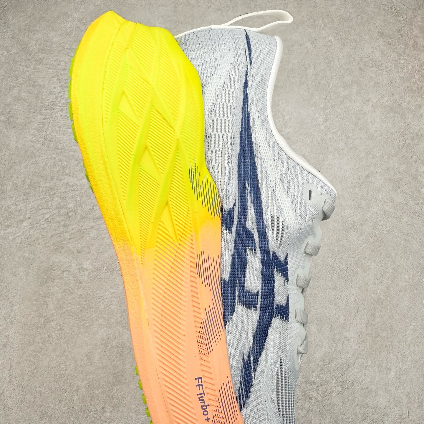 图片[6]-Asics Superblast 2 舒适百搭防滑耐磨低帮跑步鞋 ASICS（亚瑟士）是日本实业家鬼冢喜八郎创立的跑鞋运动品牌，名字想法源自著名的拉丁谚语“AnimaSana In Corpore Sano” ，意为“健全的精神寓于强健的体魄”。正如其名字的含义，ASICS亚瑟士一直坚信保持身体的健康与活力是打造健康快乐的生活方式的最佳途径。亚瑟士的跑鞋、篮球鞋等系列集专业与美貌于一身，拥有极高的热度。2016年，ASICS在“2016年日本最佳全球品牌”排行榜名列第17名。尺码：36 37.5 38 39 40 40.5 41.5 42 42.5 43.5 44 45-选品中心