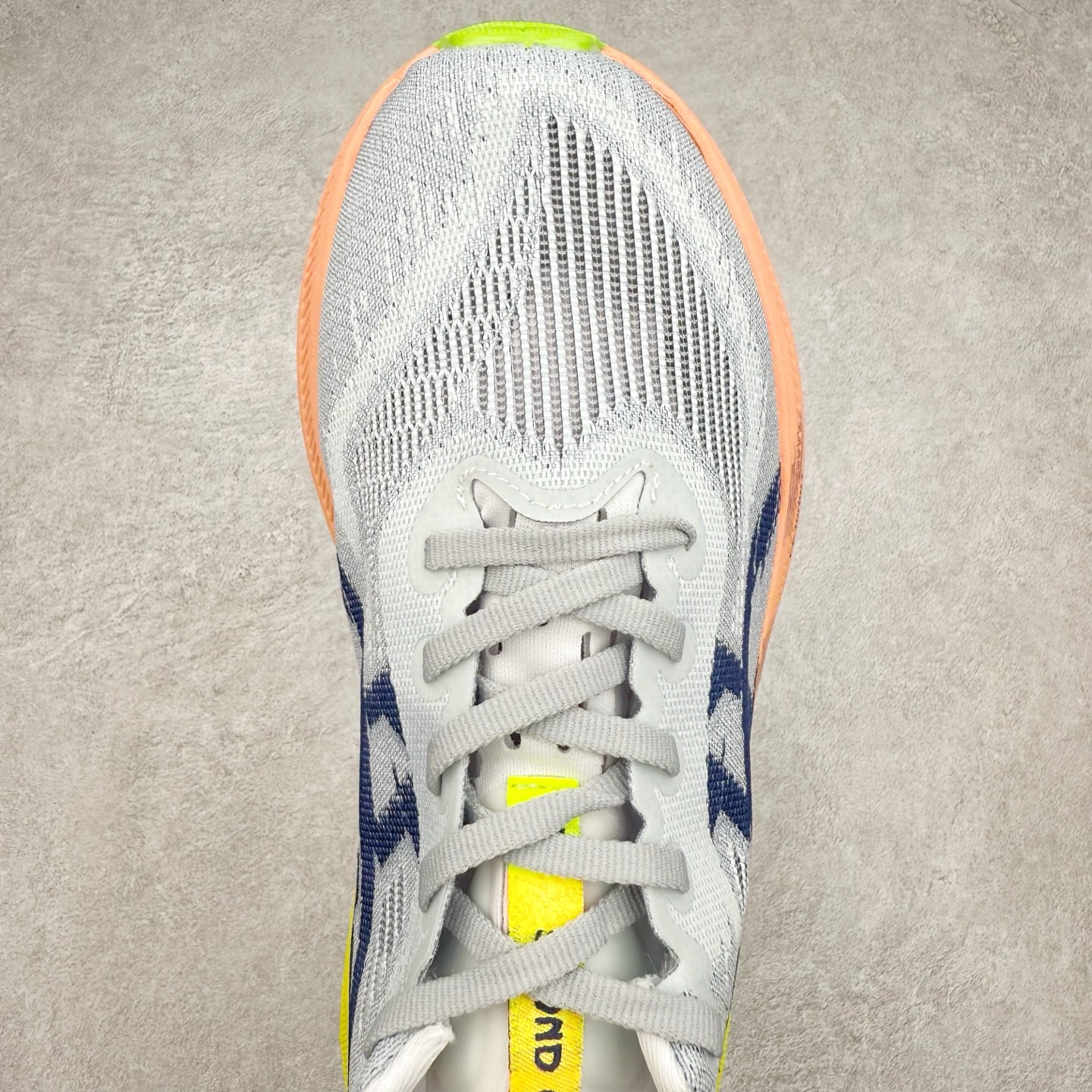 图片[4]-Asics Superblast 2 舒适百搭防滑耐磨低帮跑步鞋 ASICS（亚瑟士）是日本实业家鬼冢喜八郎创立的跑鞋运动品牌，名字想法源自著名的拉丁谚语“AnimaSana In Corpore Sano” ，意为“健全的精神寓于强健的体魄”。正如其名字的含义，ASICS亚瑟士一直坚信保持身体的健康与活力是打造健康快乐的生活方式的最佳途径。亚瑟士的跑鞋、篮球鞋等系列集专业与美貌于一身，拥有极高的热度。2016年，ASICS在“2016年日本最佳全球品牌”排行榜名列第17名。尺码：36 37.5 38 39 40 40.5 41.5 42 42.5 43.5 44 45-选品中心