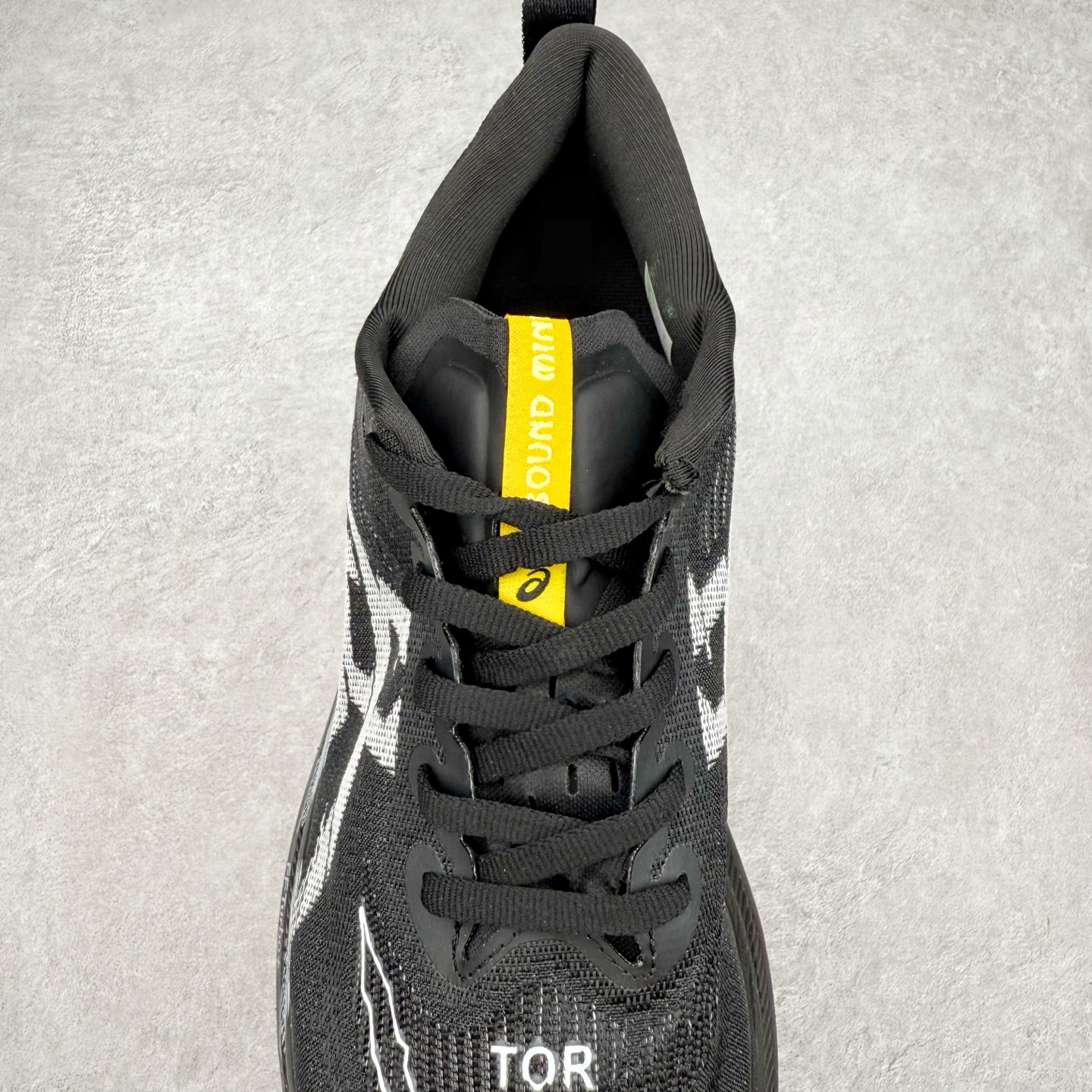 图片[5]-Asics Superblast 2 舒适百搭防滑耐磨低帮跑步鞋 ASICS（亚瑟士）是日本实业家鬼冢喜八郎创立的跑鞋运动品牌，名字想法源自著名的拉丁谚语“AnimaSana In Corpore Sano” ，意为“健全的精神寓于强健的体魄”。正如其名字的含义，ASICS亚瑟士一直坚信保持身体的健康与活力是打造健康快乐的生活方式的最佳途径。亚瑟士的跑鞋、篮球鞋等系列集专业与美貌于一身，拥有极高的热度。2016年，ASICS在“2016年日本最佳全球品牌”排行榜名列第17名。尺码：36 37.5 38 39 40 40.5 41.5 42 42.5 43.5 44 45-选品中心