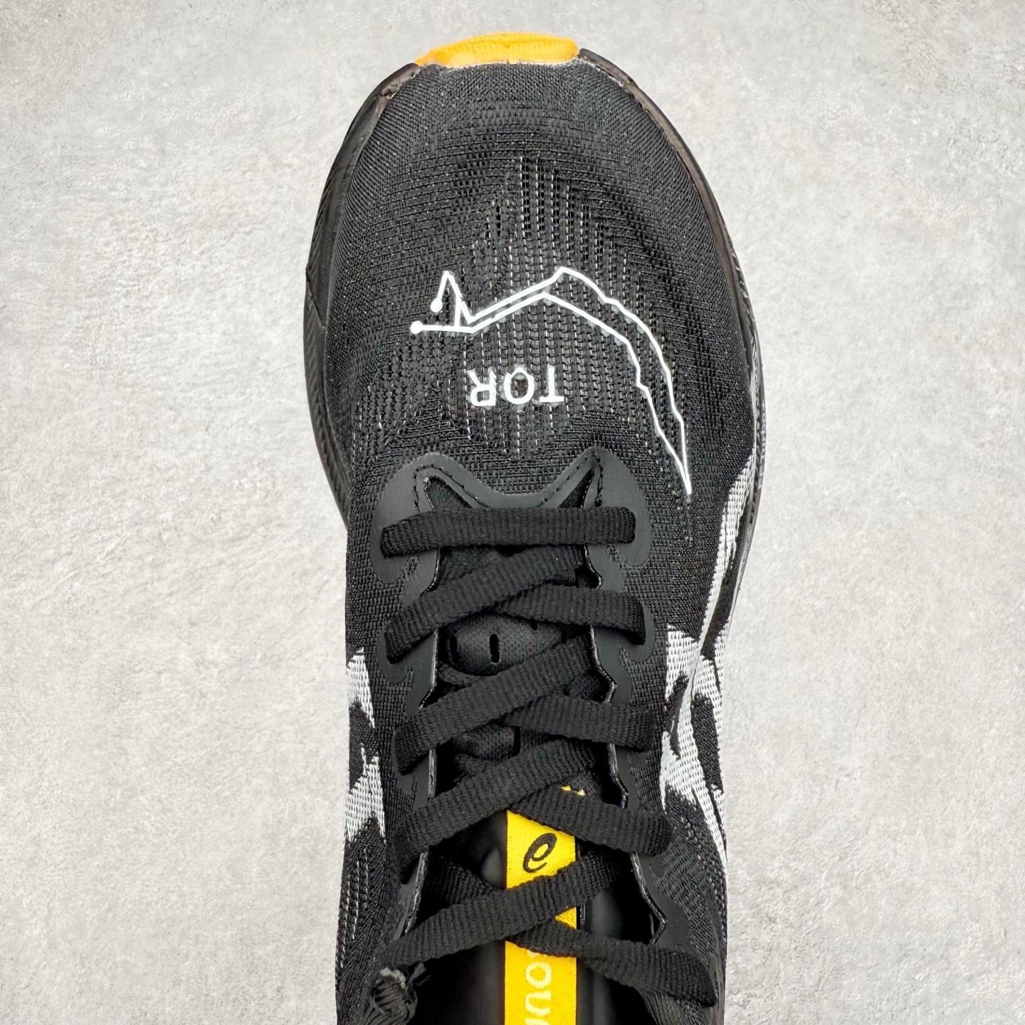 图片[4]-Asics Superblast 2 舒适百搭防滑耐磨低帮跑步鞋 ASICS（亚瑟士）是日本实业家鬼冢喜八郎创立的跑鞋运动品牌，名字想法源自著名的拉丁谚语“AnimaSana In Corpore Sano” ，意为“健全的精神寓于强健的体魄”。正如其名字的含义，ASICS亚瑟士一直坚信保持身体的健康与活力是打造健康快乐的生活方式的最佳途径。亚瑟士的跑鞋、篮球鞋等系列集专业与美貌于一身，拥有极高的热度。2016年，ASICS在“2016年日本最佳全球品牌”排行榜名列第17名。尺码：36 37.5 38 39 40 40.5 41.5 42 42.5 43.5 44 45-选品中心