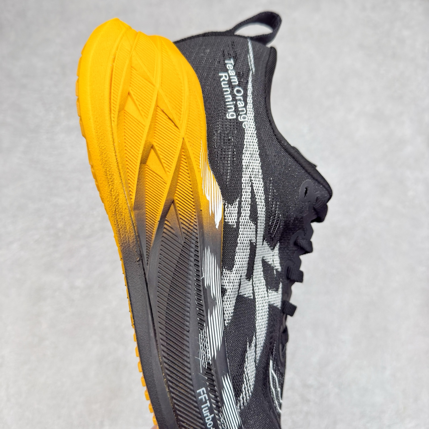 图片[6]-Asics Superblast 2 舒适百搭防滑耐磨低帮跑步鞋 ASICS（亚瑟士）是日本实业家鬼冢喜八郎创立的跑鞋运动品牌，名字想法源自著名的拉丁谚语“AnimaSana In Corpore Sano” ，意为“健全的精神寓于强健的体魄”。正如其名字的含义，ASICS亚瑟士一直坚信保持身体的健康与活力是打造健康快乐的生活方式的最佳途径。亚瑟士的跑鞋、篮球鞋等系列集专业与美貌于一身，拥有极高的热度。2016年，ASICS在“2016年日本最佳全球品牌”排行榜名列第17名。尺码：36 37.5 38 39 40 40.5 41.5 42 42.5 43.5 44 45-选品中心