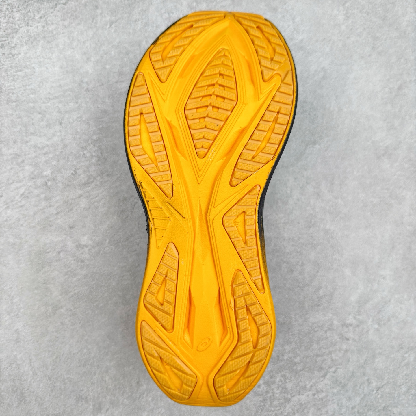 图片[9]-Asics Superblast 2 舒适百搭防滑耐磨低帮跑步鞋 ASICS（亚瑟士）是日本实业家鬼冢喜八郎创立的跑鞋运动品牌，名字想法源自著名的拉丁谚语“AnimaSana In Corpore Sano” ，意为“健全的精神寓于强健的体魄”。正如其名字的含义，ASICS亚瑟士一直坚信保持身体的健康与活力是打造健康快乐的生活方式的最佳途径。亚瑟士的跑鞋、篮球鞋等系列集专业与美貌于一身，拥有极高的热度。2016年，ASICS在“2016年日本最佳全球品牌”排行榜名列第17名。尺码：36 37.5 38 39 40 40.5 41.5 42 42.5 43.5 44 45-选品中心