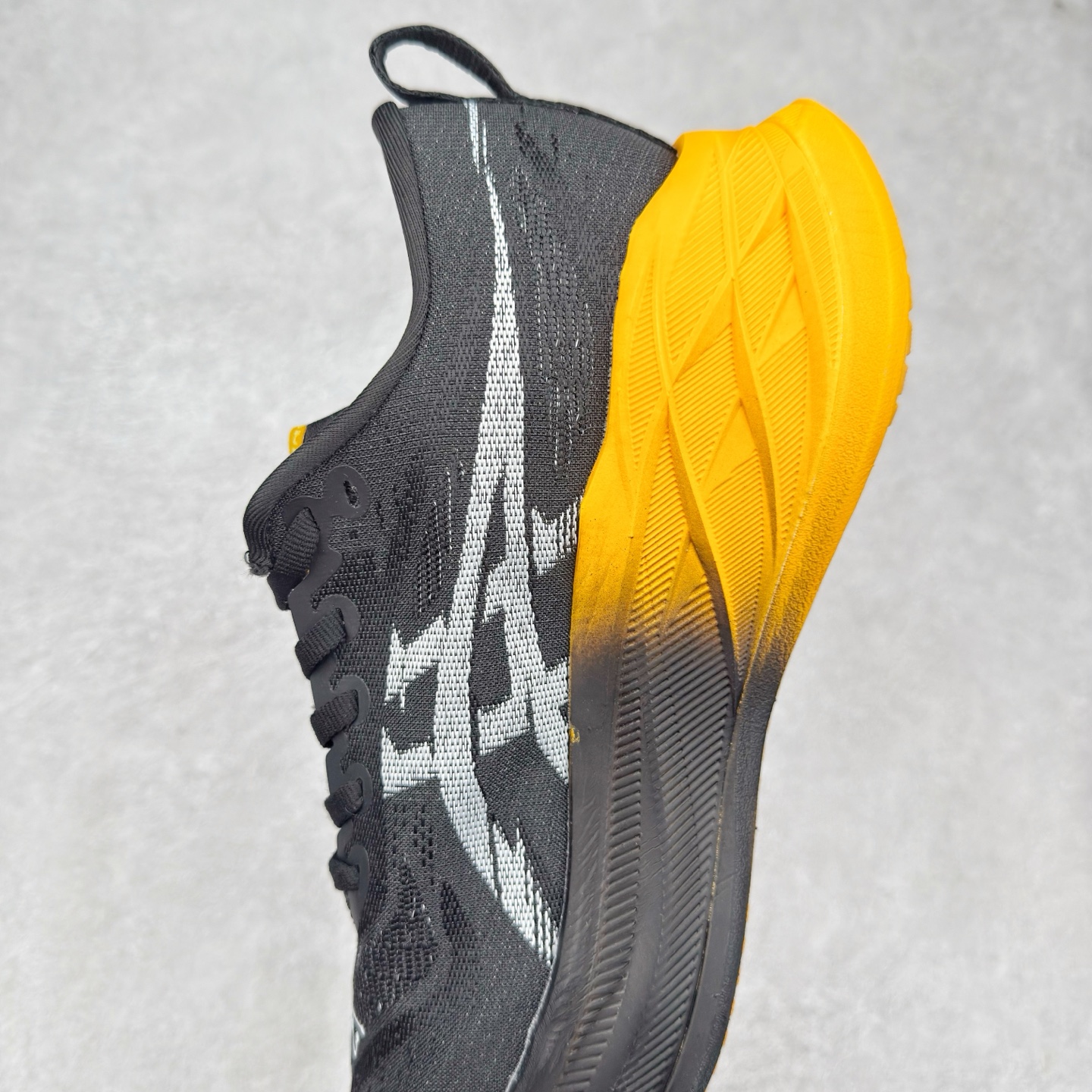 图片[7]-Asics Superblast 2 舒适百搭防滑耐磨低帮跑步鞋 ASICS（亚瑟士）是日本实业家鬼冢喜八郎创立的跑鞋运动品牌，名字想法源自著名的拉丁谚语“AnimaSana In Corpore Sano” ，意为“健全的精神寓于强健的体魄”。正如其名字的含义，ASICS亚瑟士一直坚信保持身体的健康与活力是打造健康快乐的生活方式的最佳途径。亚瑟士的跑鞋、篮球鞋等系列集专业与美貌于一身，拥有极高的热度。2016年，ASICS在“2016年日本最佳全球品牌”排行榜名列第17名。尺码：36 37.5 38 39 40 40.5 41.5 42 42.5 43.5 44 45-选品中心