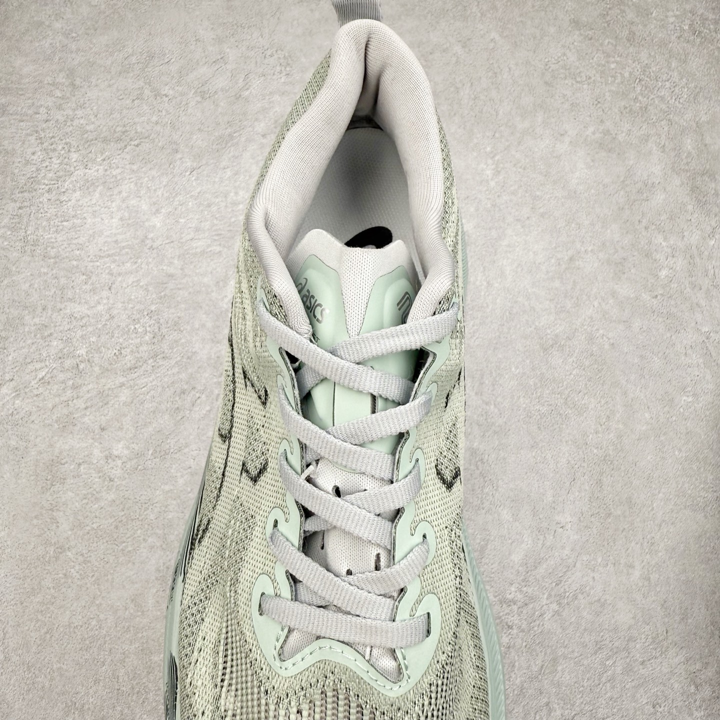 图片[5]-Asics Superblast 2 舒适百搭防滑耐磨低帮跑步鞋 ASICS（亚瑟士）是日本实业家鬼冢喜八郎创立的跑鞋运动品牌，名字想法源自著名的拉丁谚语“AnimaSana In Corpore Sano” ，意为“健全的精神寓于强健的体魄”。正如其名字的含义，ASICS亚瑟士一直坚信保持身体的健康与活力是打造健康快乐的生活方式的最佳途径。亚瑟士的跑鞋、篮球鞋等系列集专业与美貌于一身，拥有极高的热度。2016年，ASICS在“2016年日本最佳全球品牌”排行榜名列第17名。尺码：36 37.5 38 39 40 40.5 41.5 42 42.5 43.5 44 45-选品中心